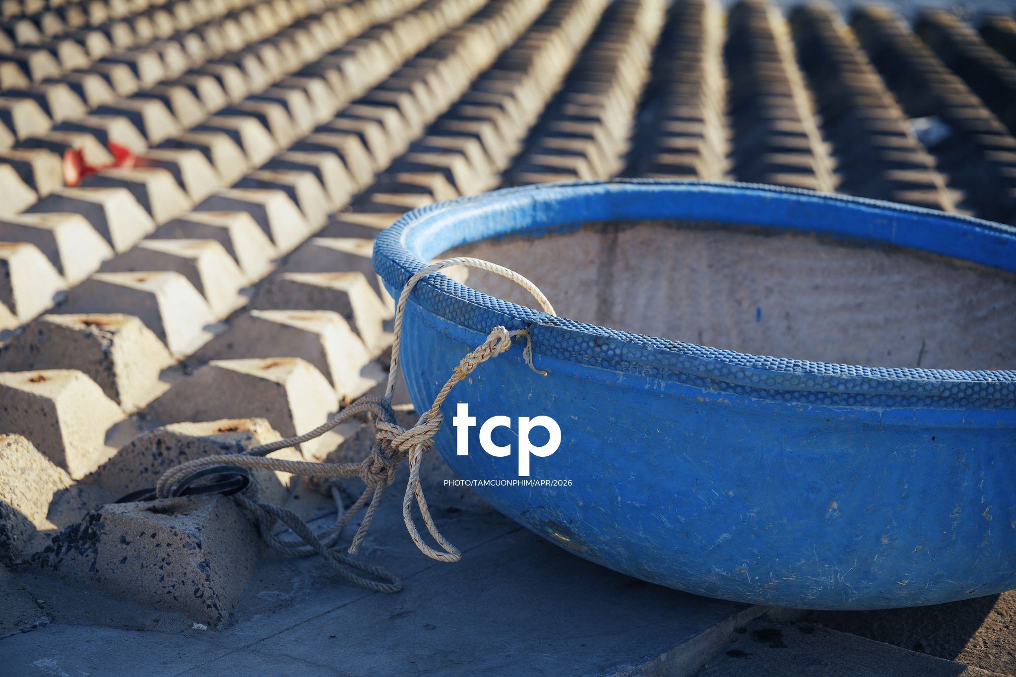 Tám Cuộn Phim - Nắng Gió Giữa Miền Viễn Hải