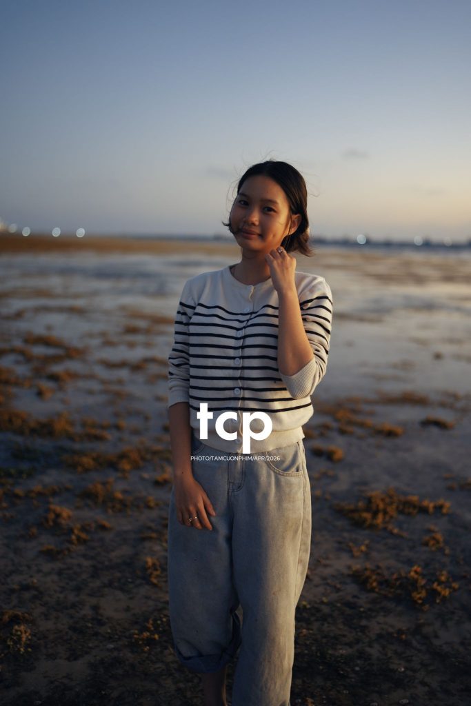 Tám Cuộn Phim - "Nhìn kìa, con này lạ quá!"