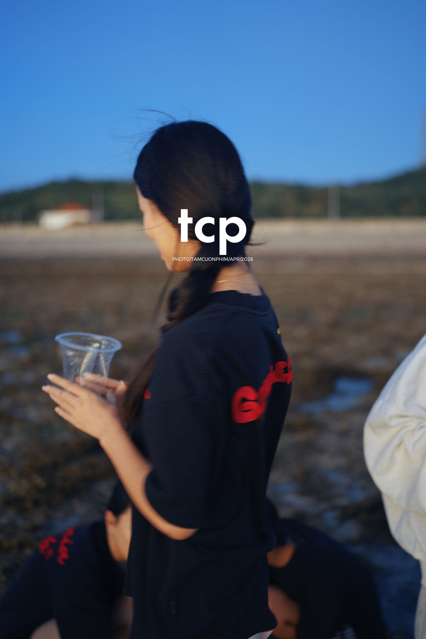Tám Cuộn Phim - "Nhìn kìa, con này lạ quá!"