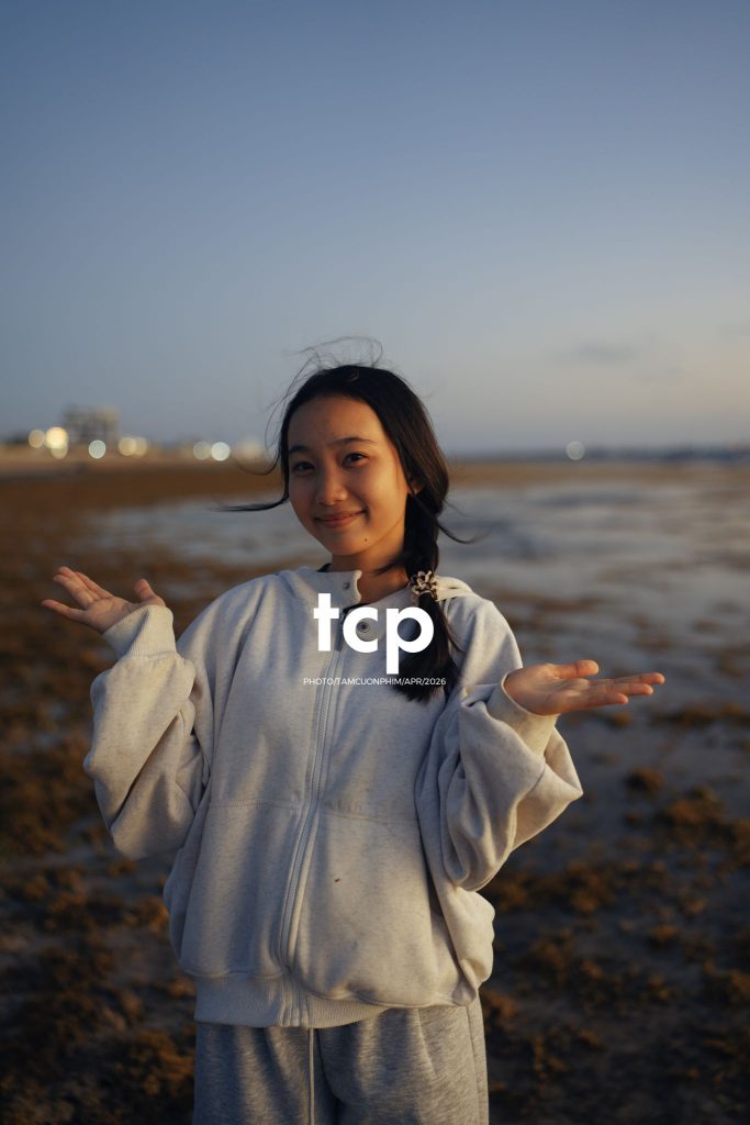 Tám Cuộn Phim - "Nhìn kìa, con này lạ quá!"