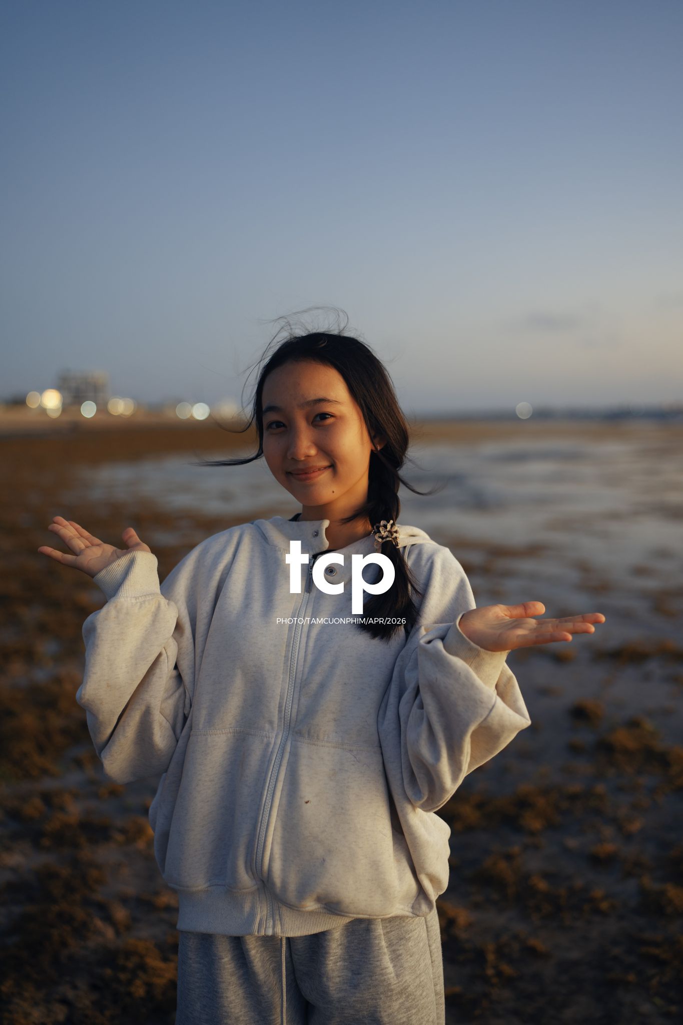 Tám Cuộn Phim - "Nhìn kìa, con này lạ quá!"