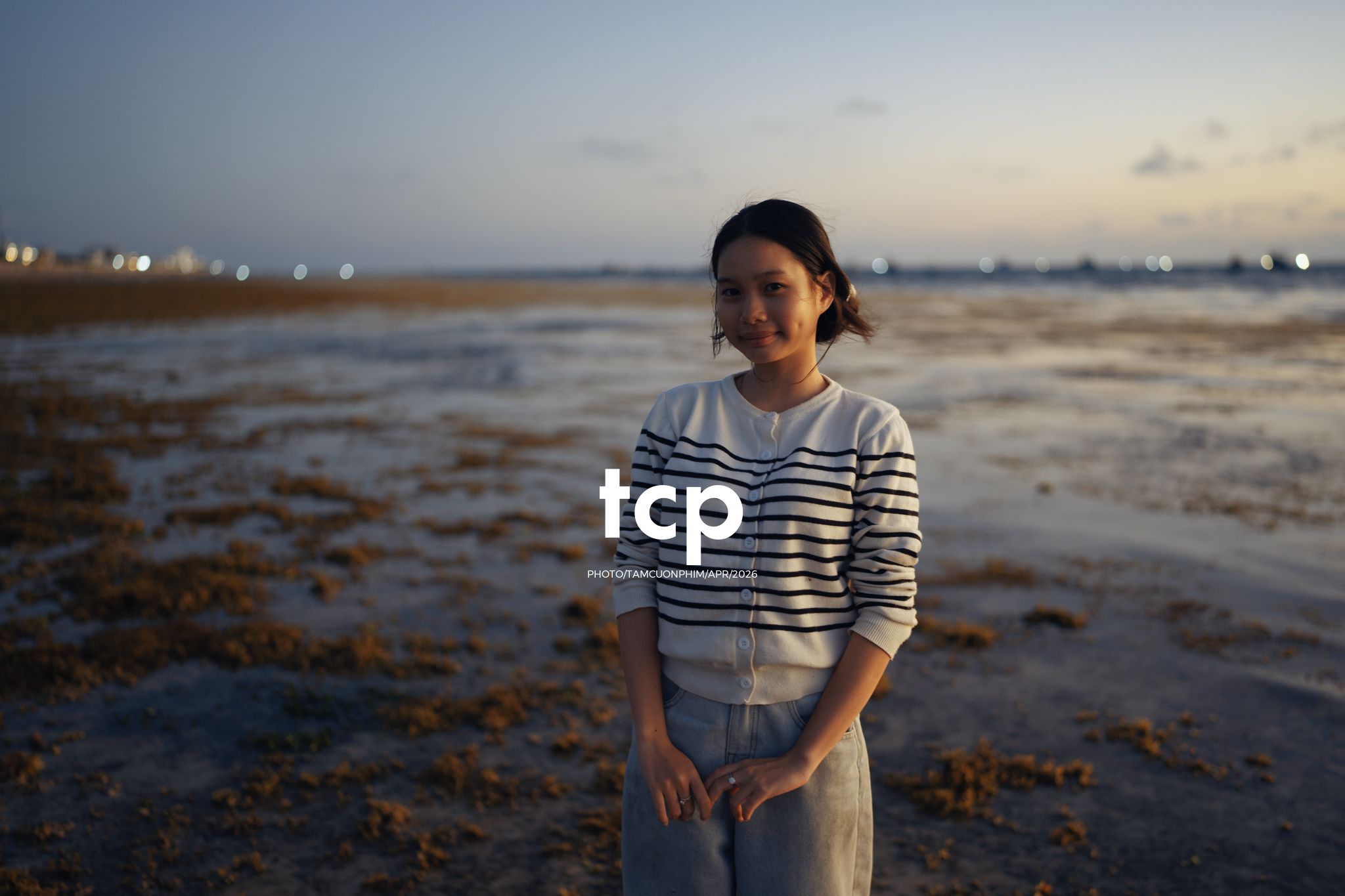 Tám Cuộn Phim - "Nhìn kìa, con này lạ quá!"