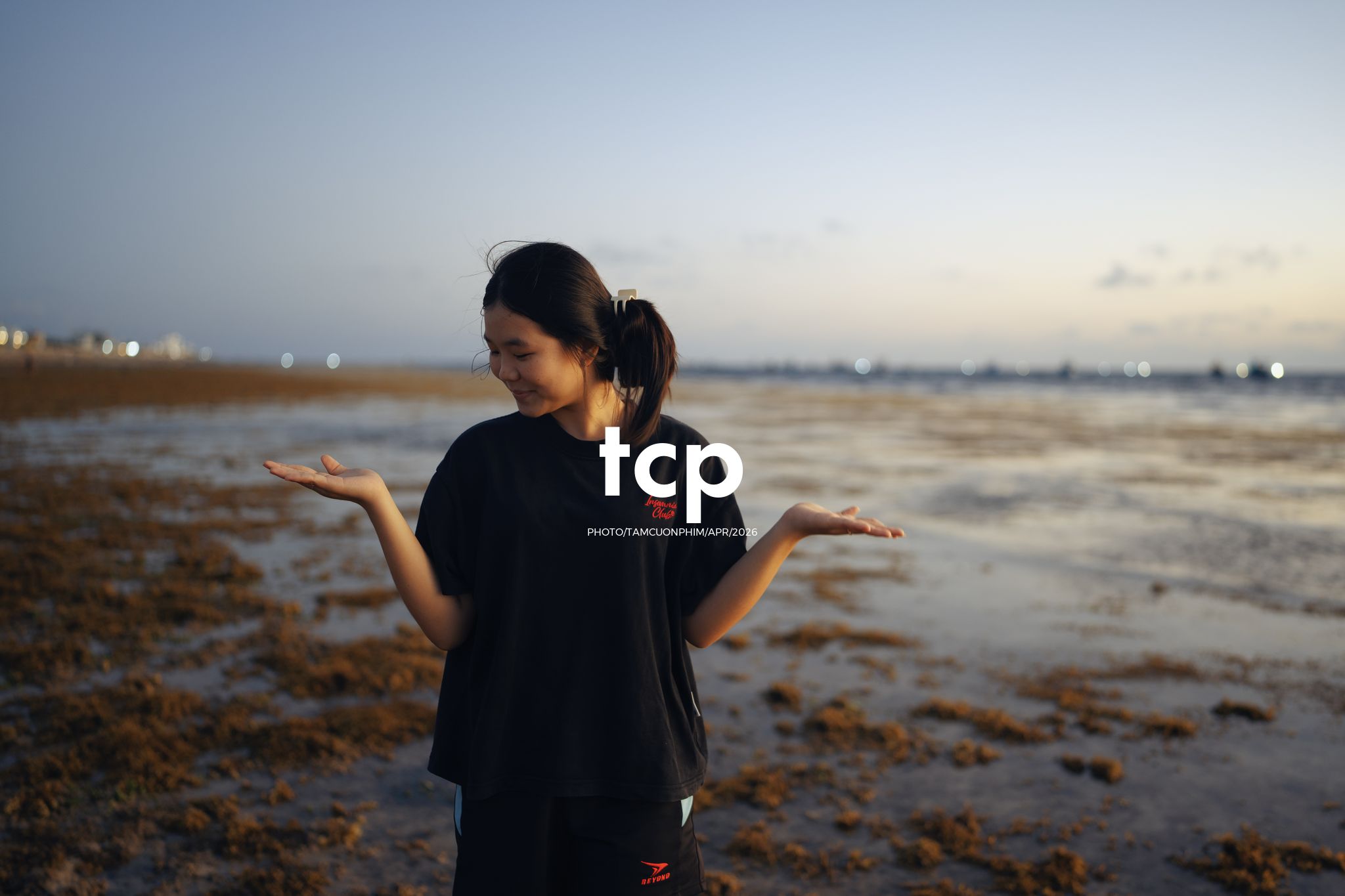 Tám Cuộn Phim - "Nhìn kìa, con này lạ quá!"