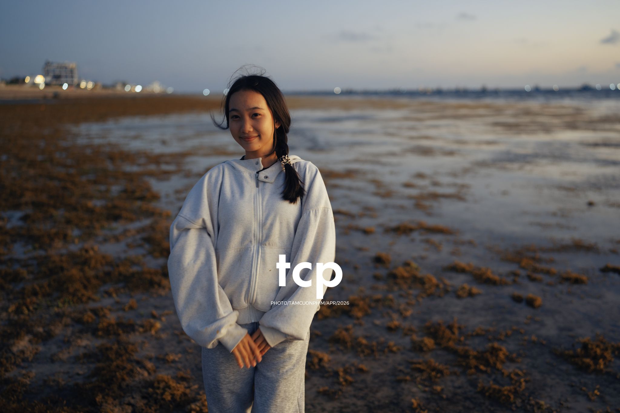 Tám Cuộn Phim - "Nhìn kìa, con này lạ quá!"