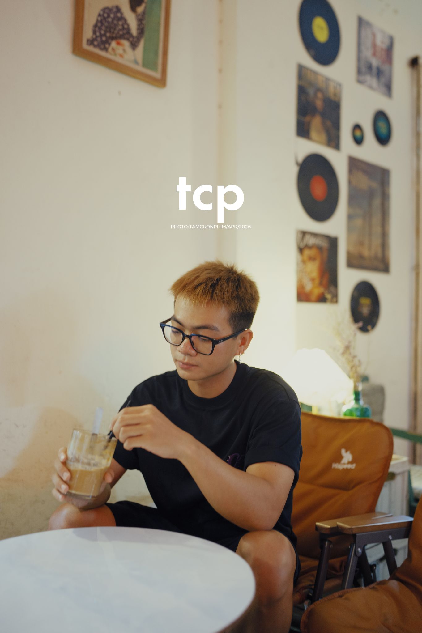 Tám Cuộn Phim - Có bao giờ bạn thấy lòng bình yên chỉ nhờ một ly cà phê chiều không?