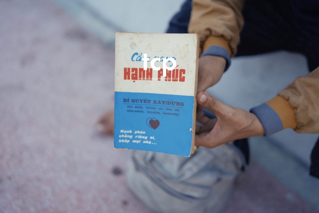 Tám Cuộn Phim - Một ngày dạo phố đầy những mảnh ghép chữa lành