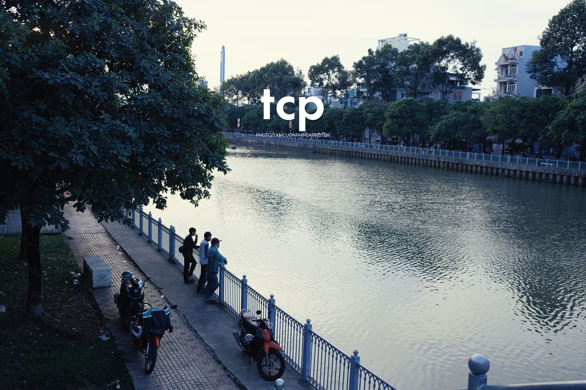 Tám Cuộn Phim - Một ngày dạo phố đầy những mảnh ghép chữa lành