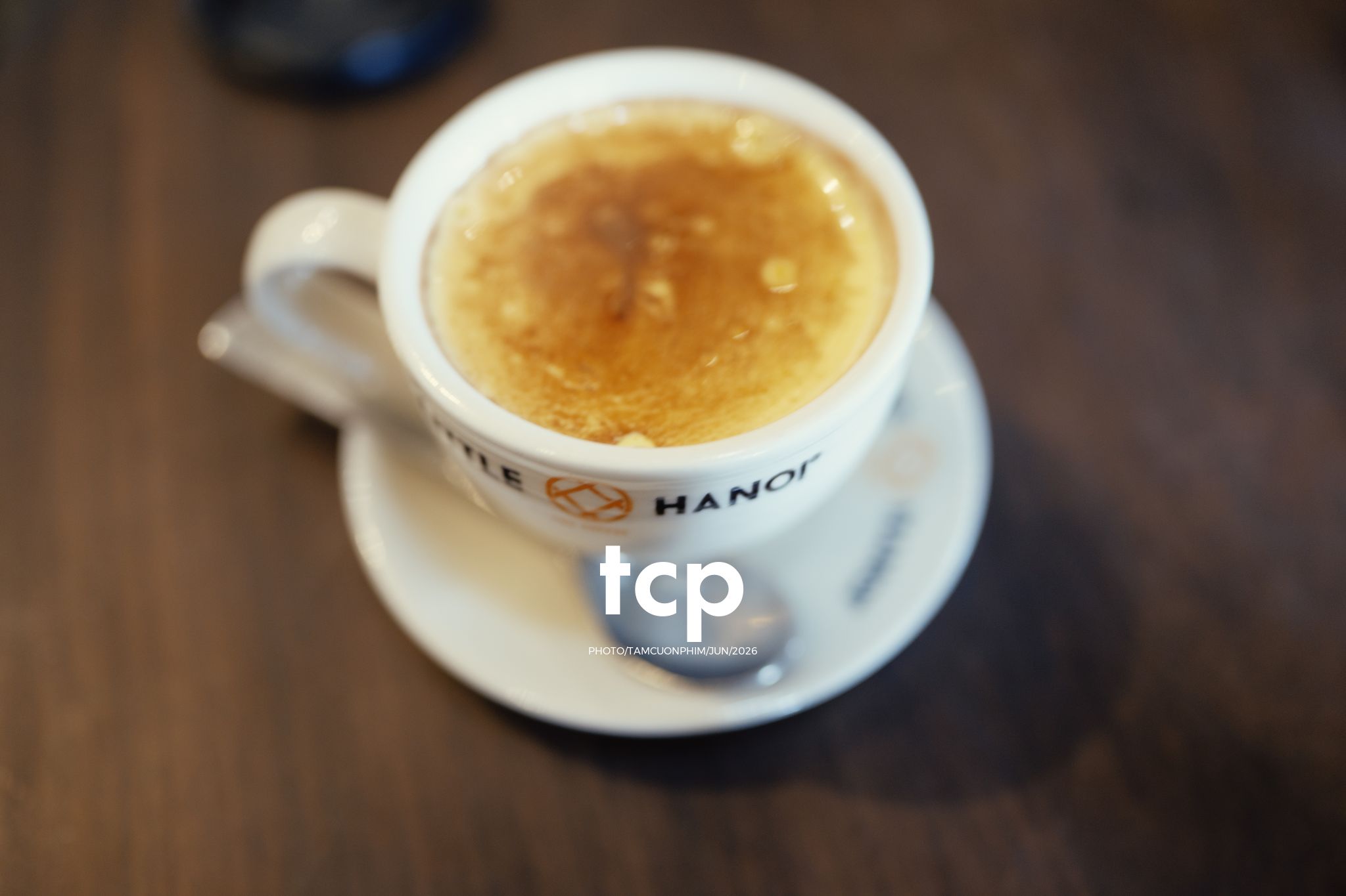 Tám Cuộn Phim - Mảng tường vữa tróc hắt nắng