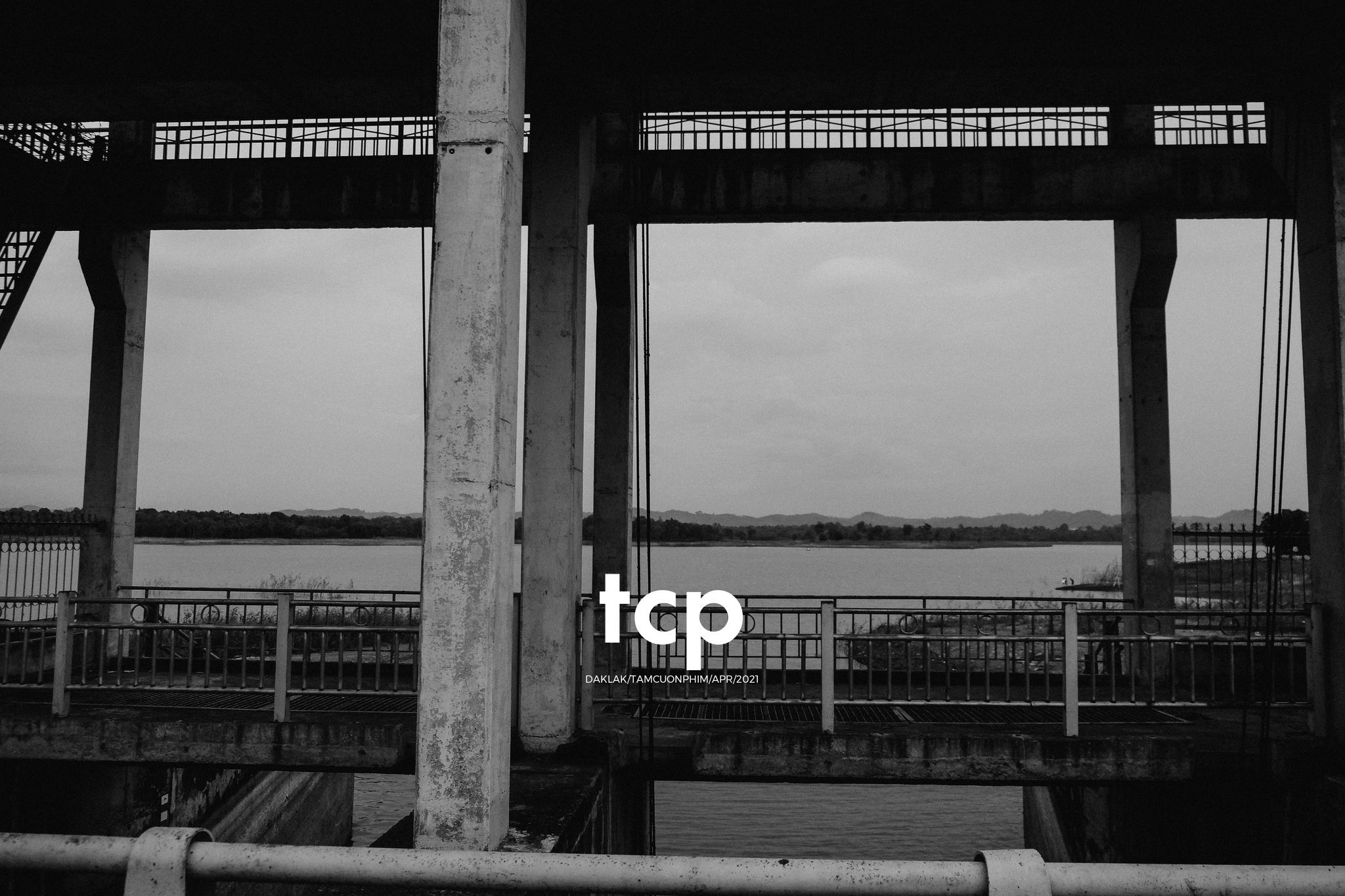 Tám Cuộn Phim - Màn hình điện thoại
