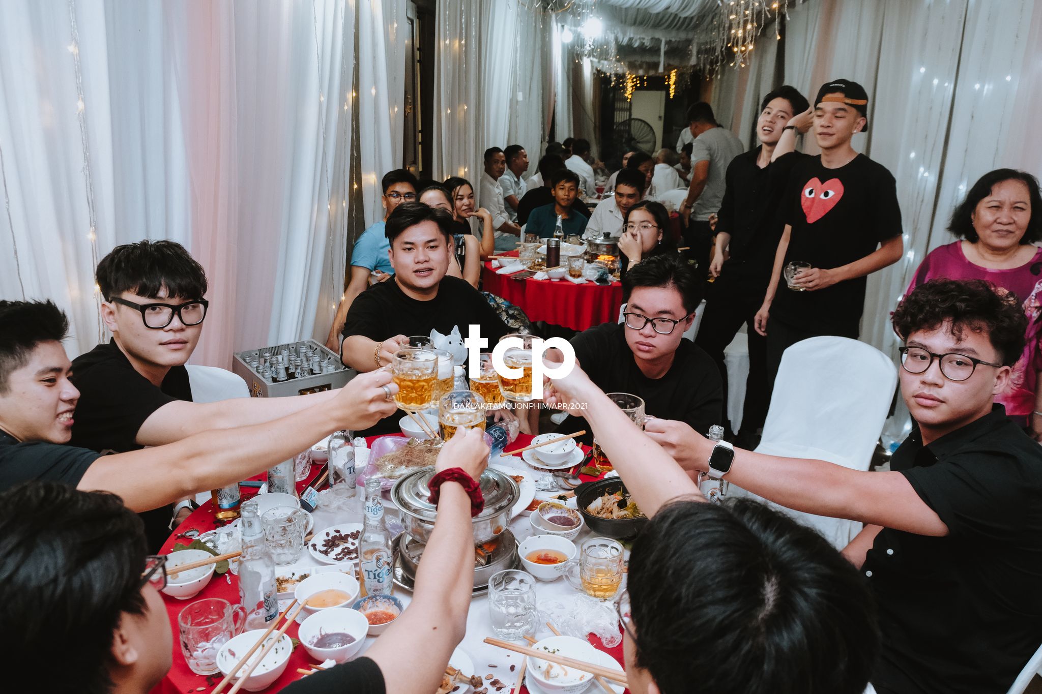Tám Cuộn Phim - Nồi lẩu