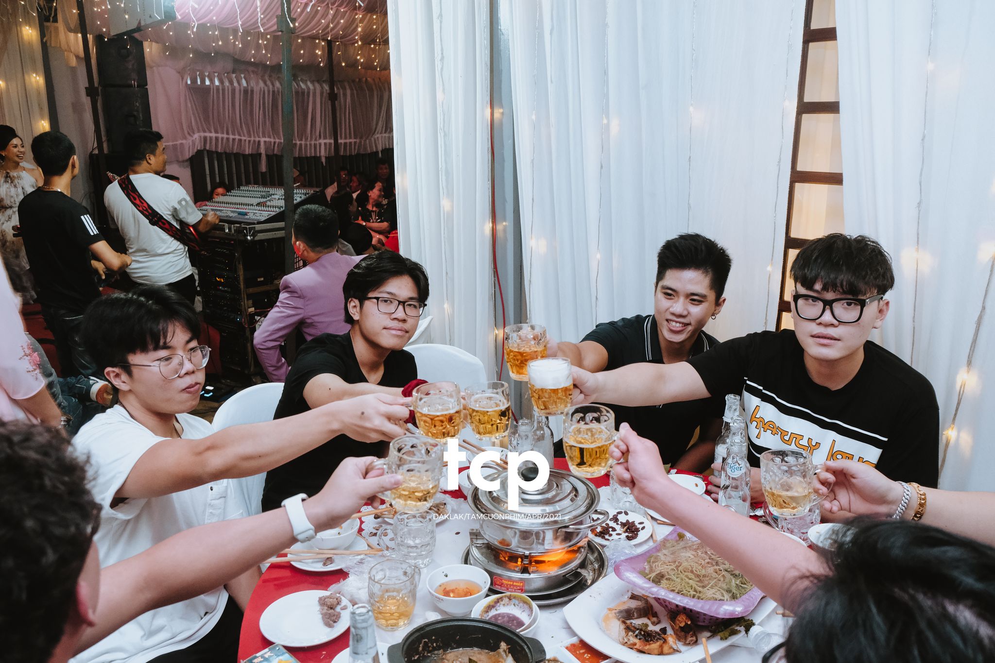 Tám Cuộn Phim - Nồi lẩu