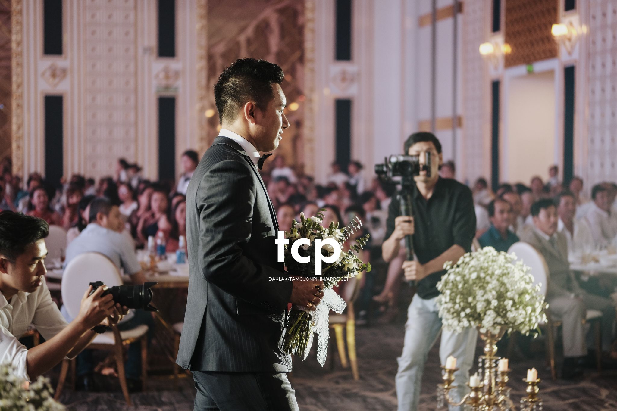 Tám Cuộn Phim - Nồi lẩu