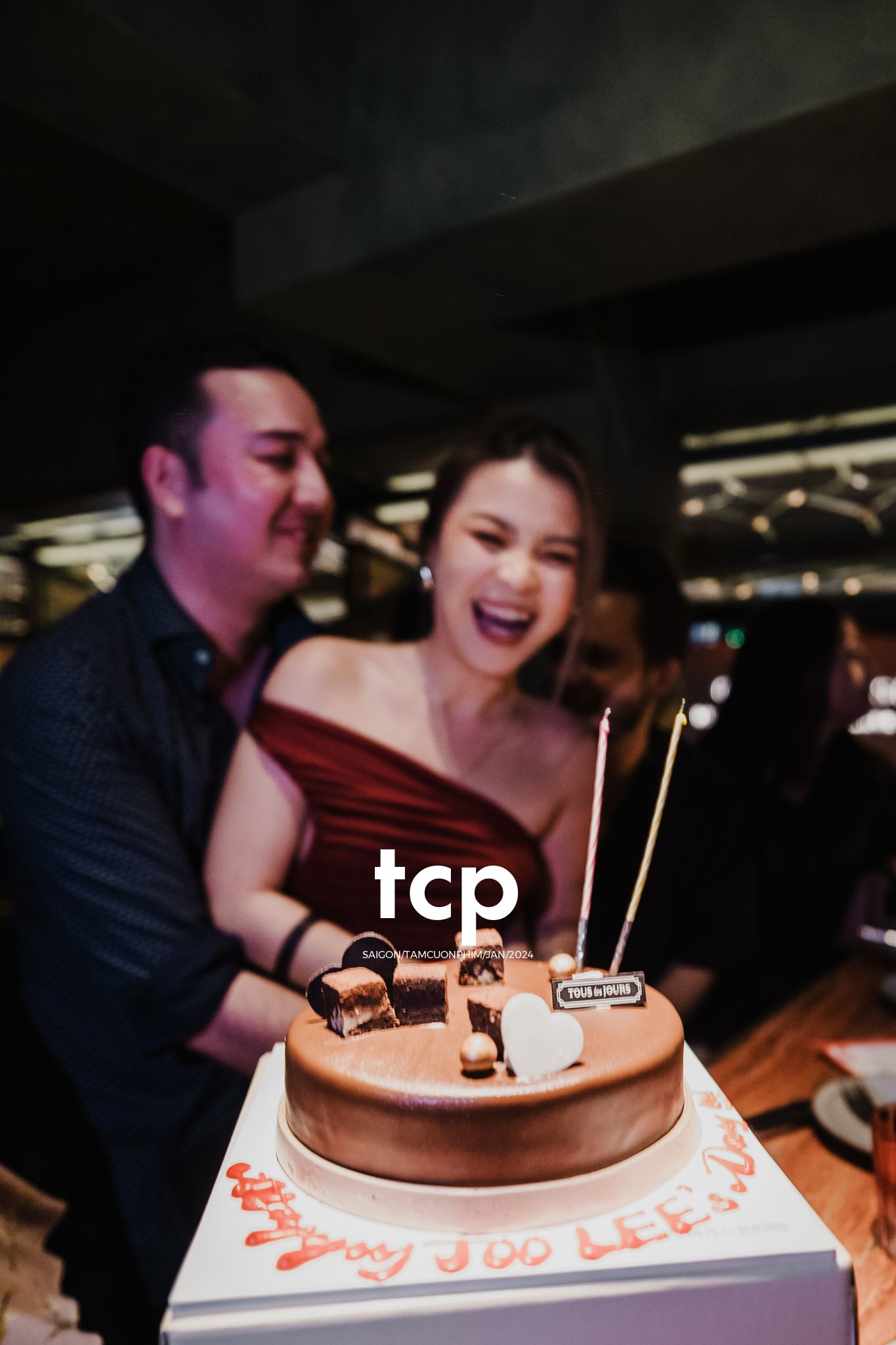 Tám Cuộn Phim - Suýt nữa thì hụt lúc thổi nến