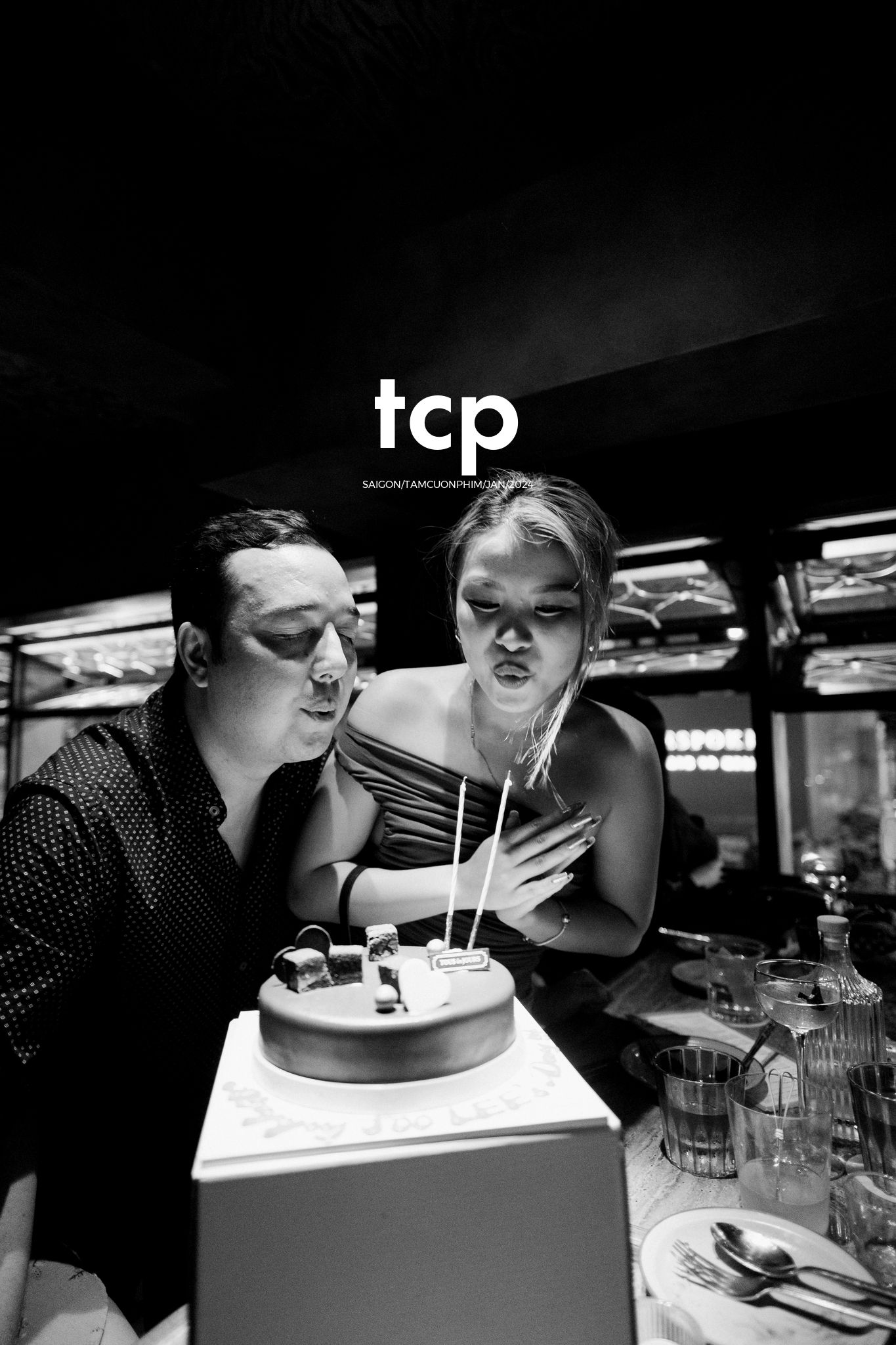 Tám Cuộn Phim - Suýt nữa thì hụt lúc thổi nến