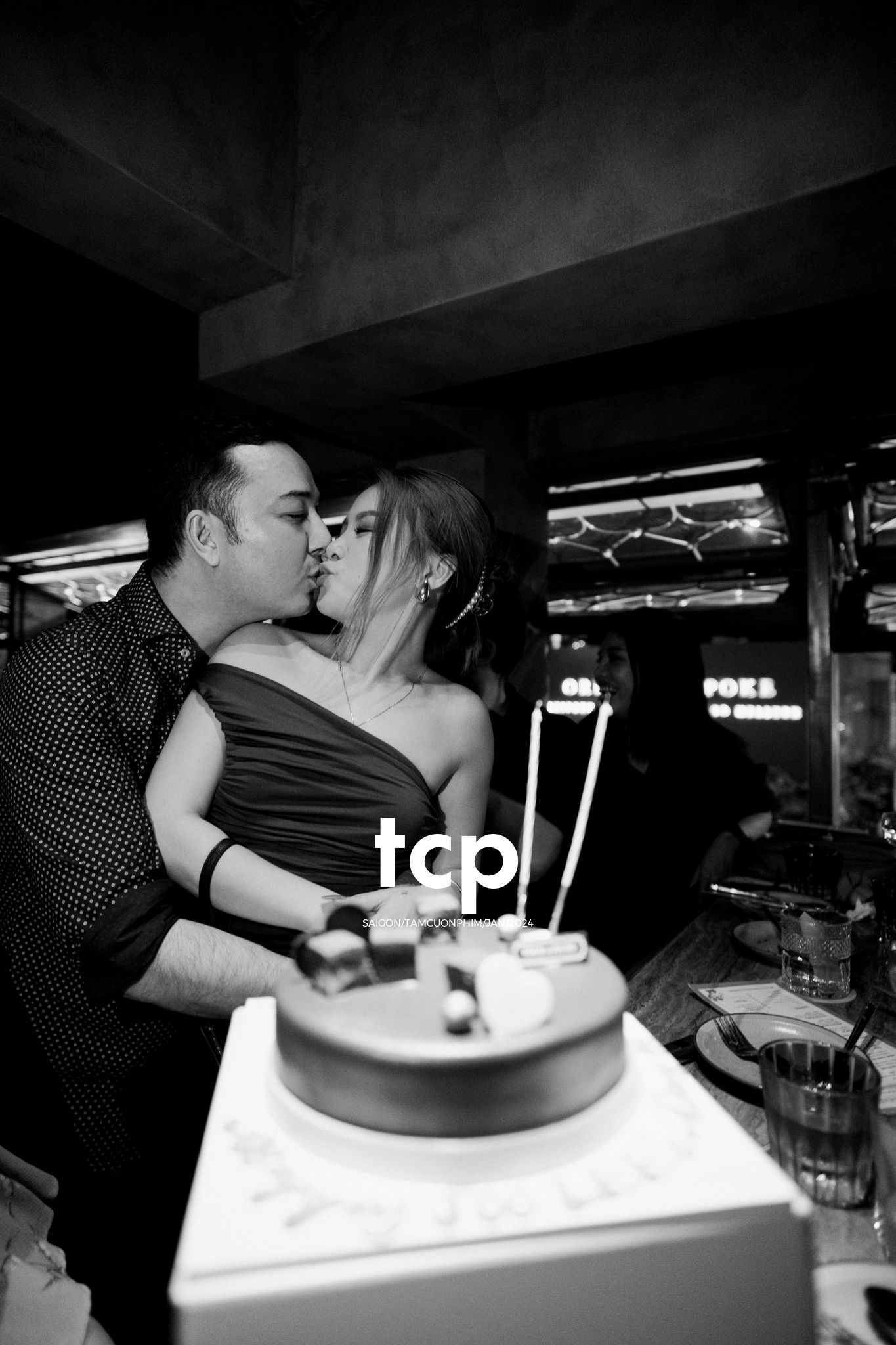 Tám Cuộn Phim - Suýt nữa thì hụt lúc thổi nến