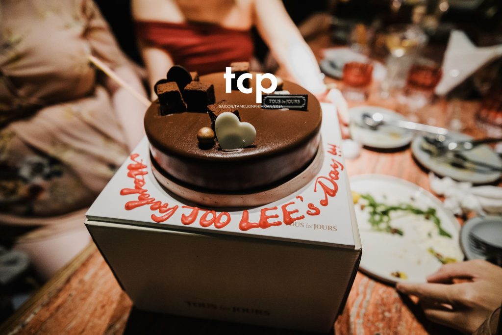 Tám Cuộn Phim - Suýt nữa thì hụt lúc thổi nến