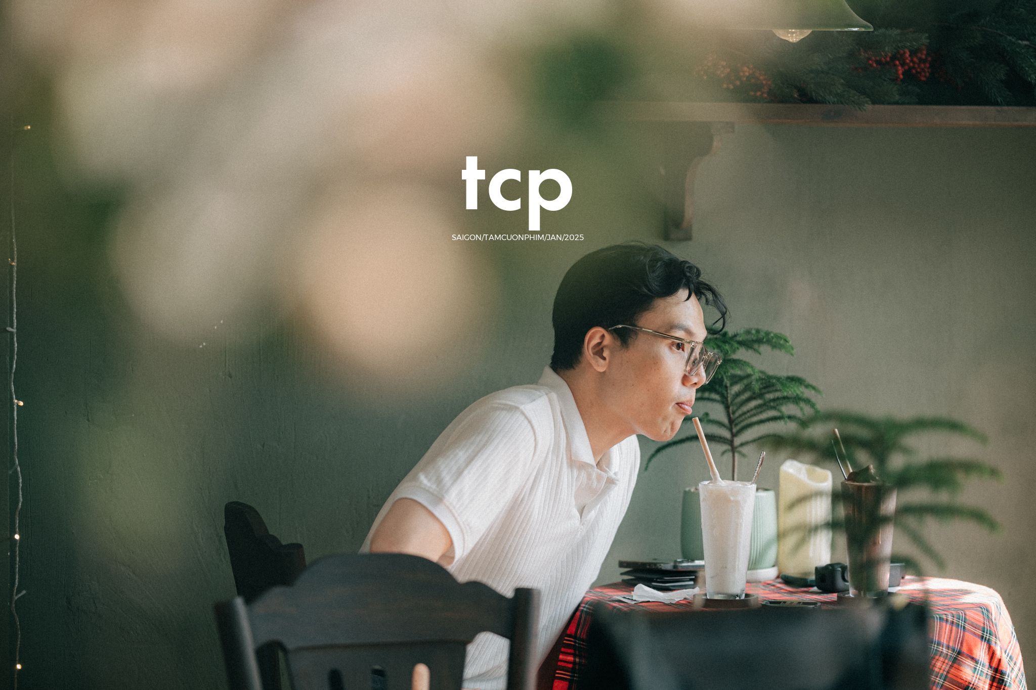 Tám Cuộn Phim - Chiếc ống hút giữ bạn ngồi yên