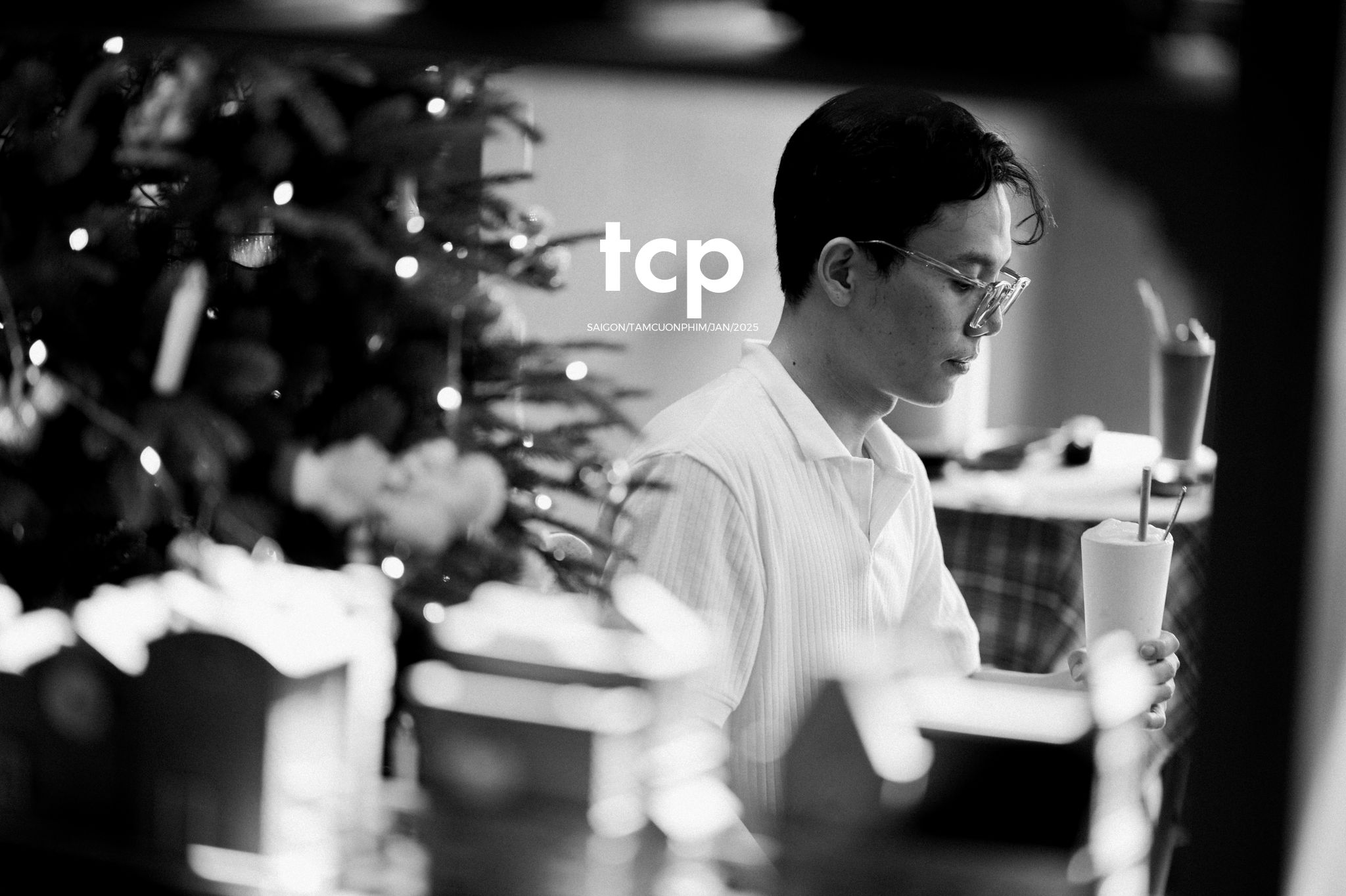 Tám Cuộn Phim - Chiếc ống hút giữ bạn ngồi yên
