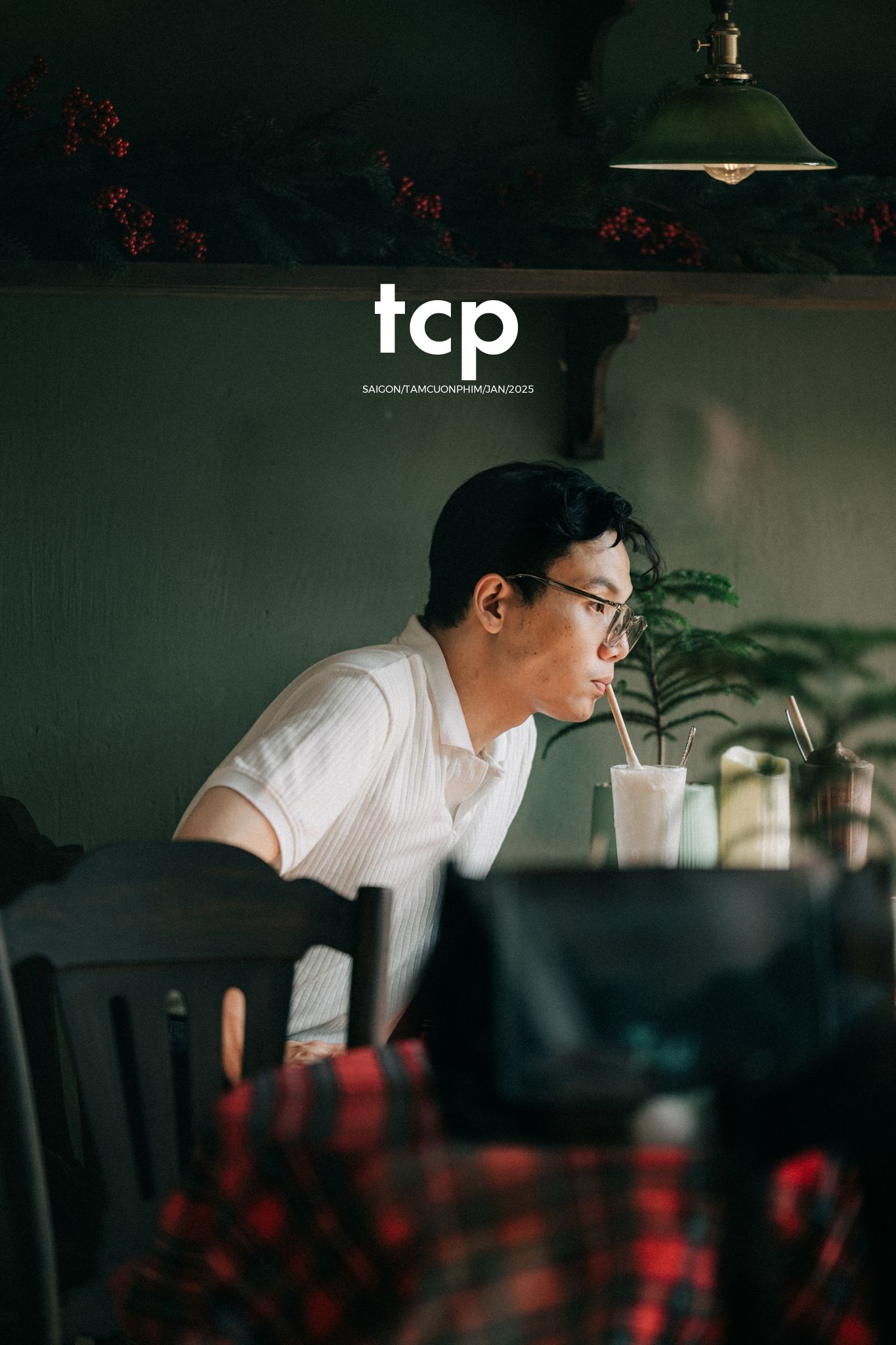 Tám Cuộn Phim - Chiếc ống hút giữ bạn ngồi yên