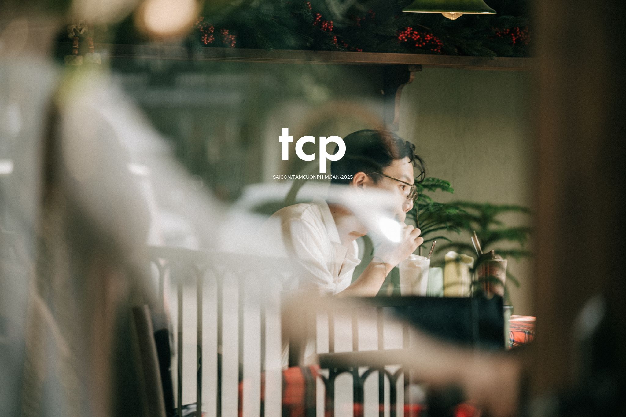 Tám Cuộn Phim - Chiếc ống hút giữ bạn ngồi yên