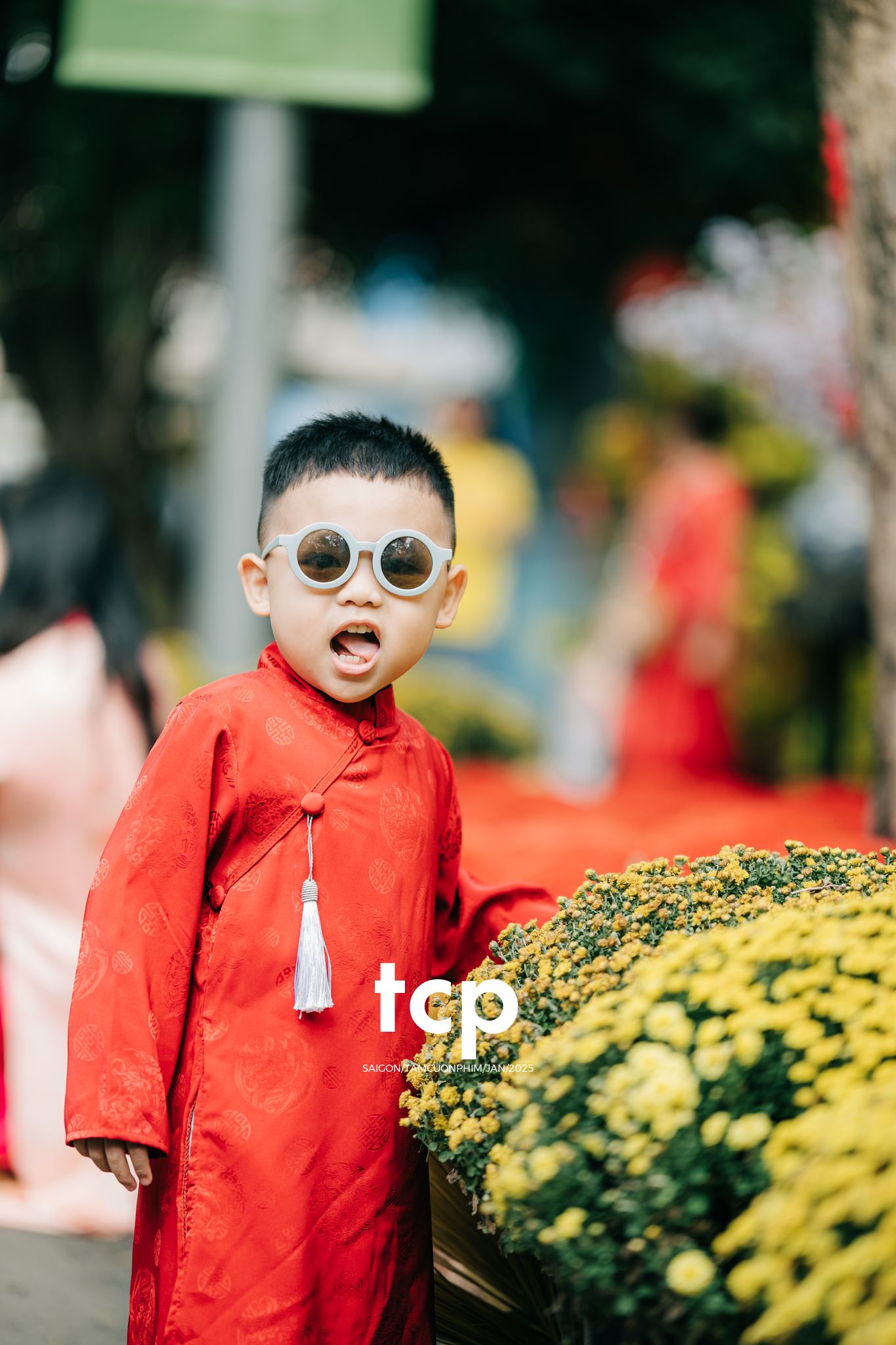 Tám Cuộn Phim - Đầu bạn luôn nghiêng sang bên phải
