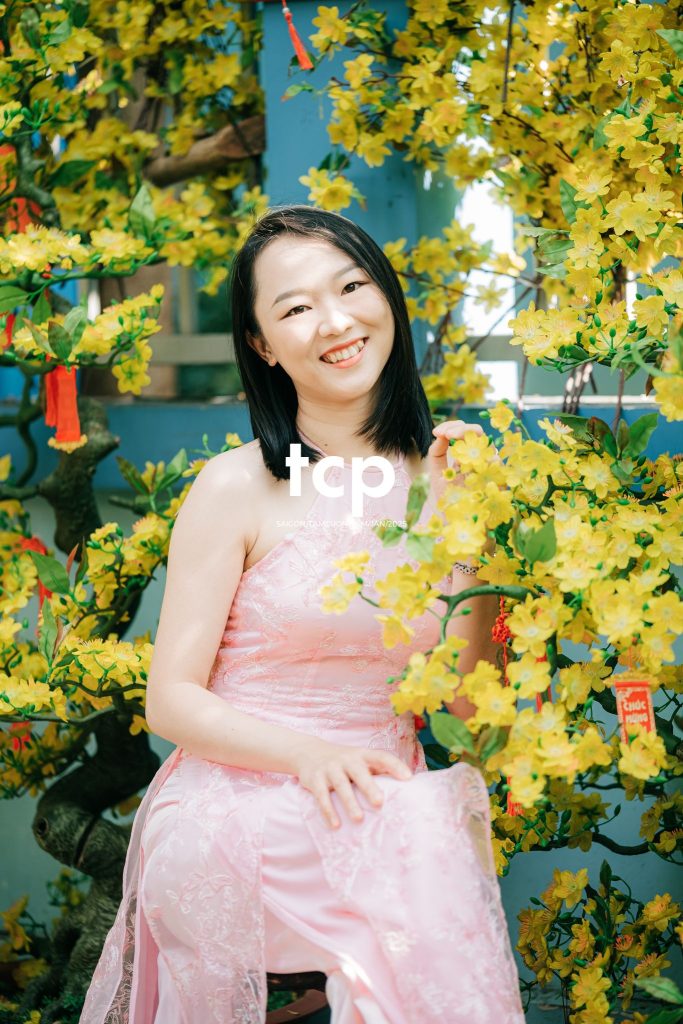 Tám Cuộn Phim - Đầu bạn luôn nghiêng sang bên phải