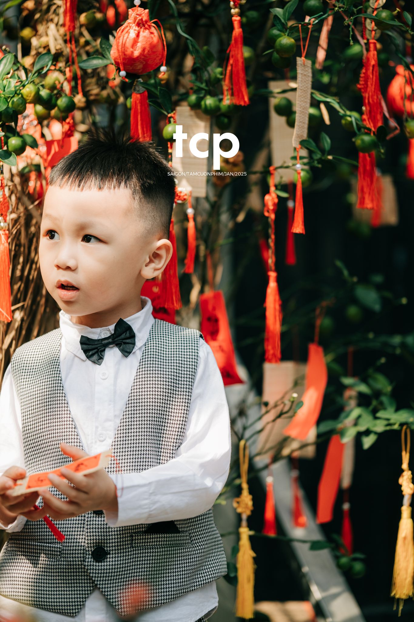 Tám Cuộn Phim - Đầu bạn luôn nghiêng sang bên phải