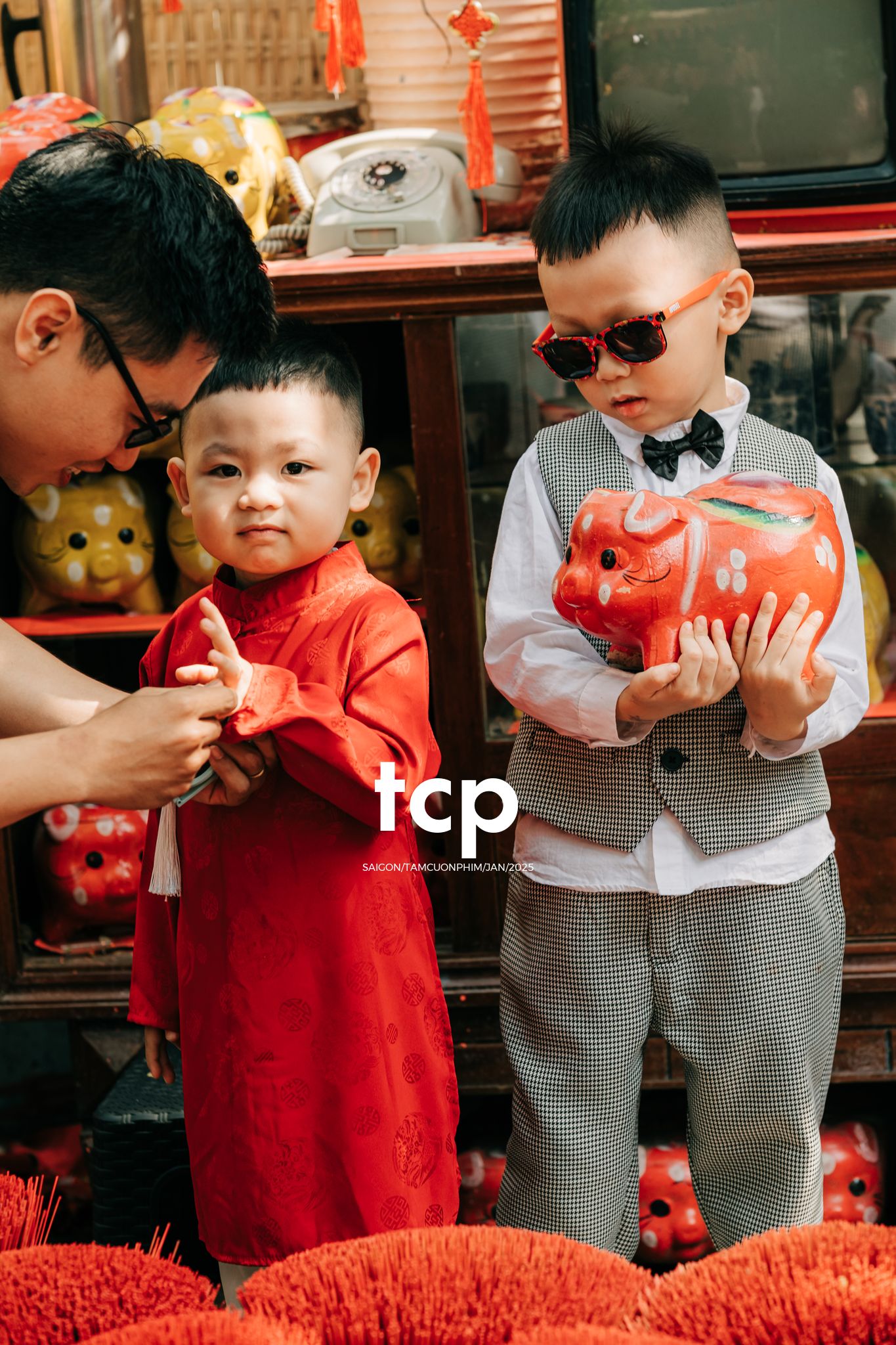 Tám Cuộn Phim - Đầu bạn luôn nghiêng sang bên phải