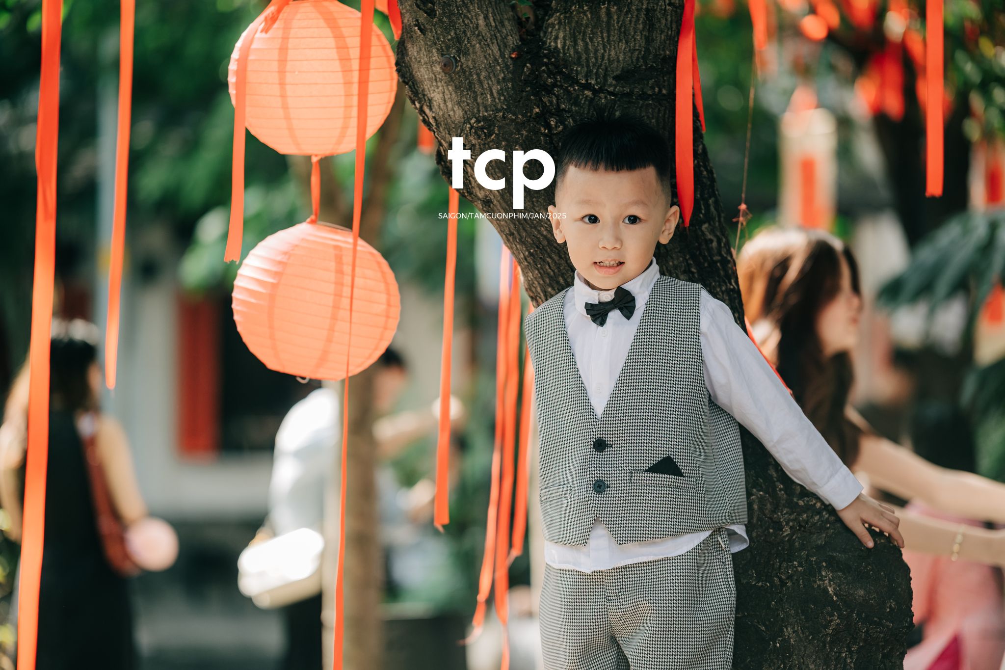 Tám Cuộn Phim - Đầu bạn luôn nghiêng sang bên phải