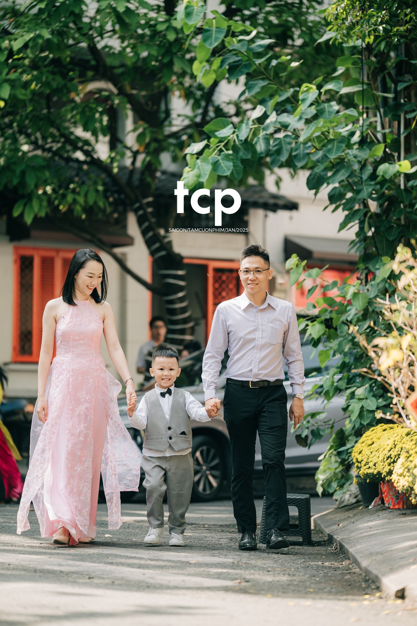 Tám Cuộn Phim - Đầu bạn luôn nghiêng sang bên phải