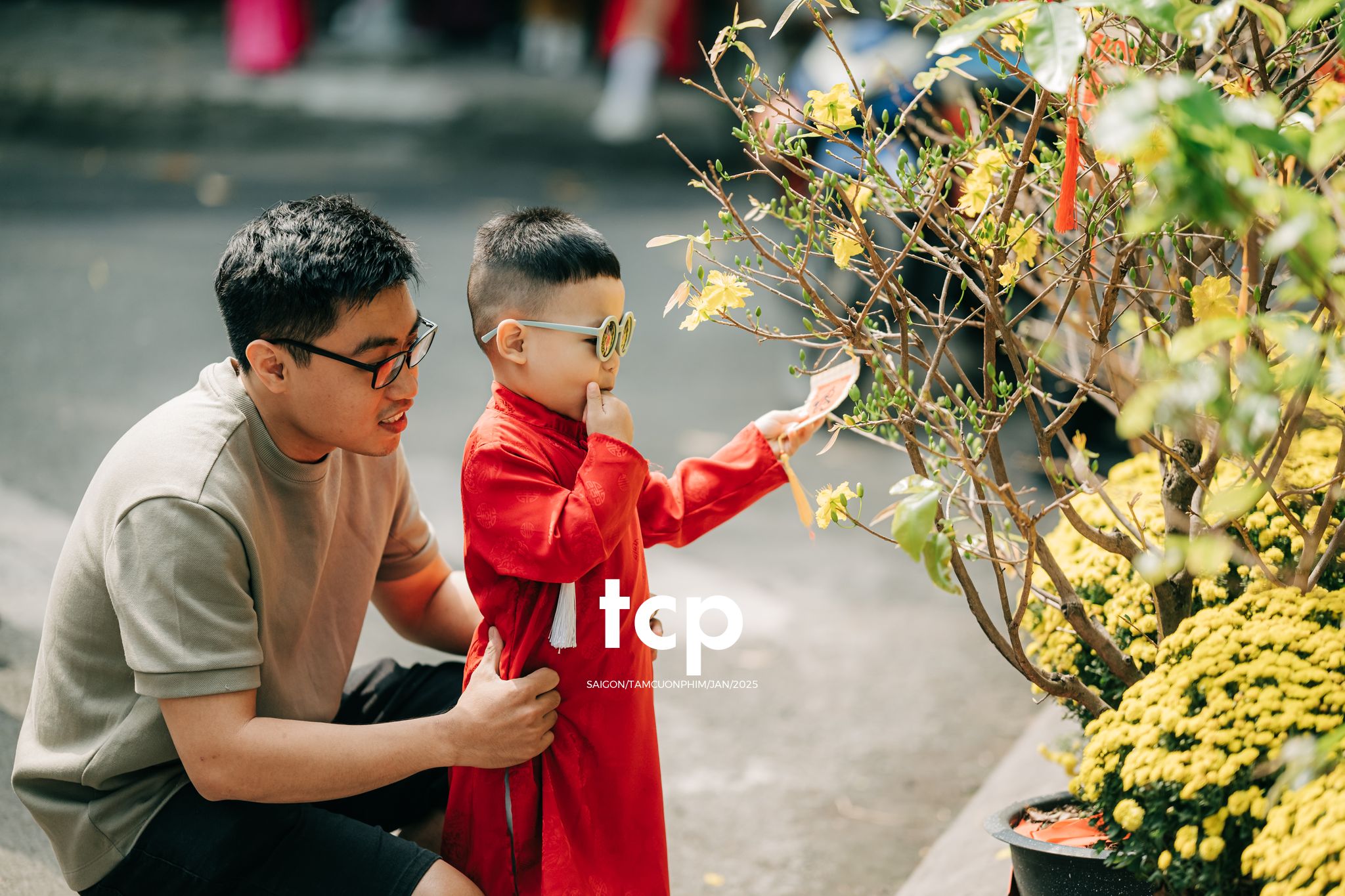 Tám Cuộn Phim - Đầu bạn luôn nghiêng sang bên phải