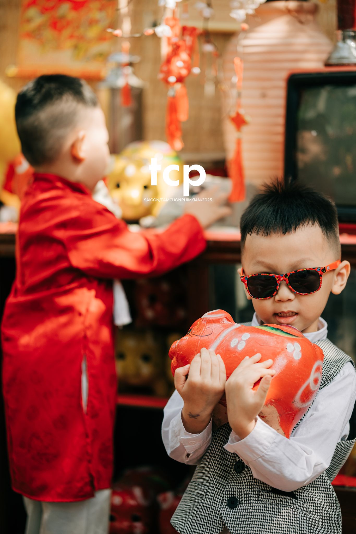 Tám Cuộn Phim - Đầu bạn luôn nghiêng sang bên phải