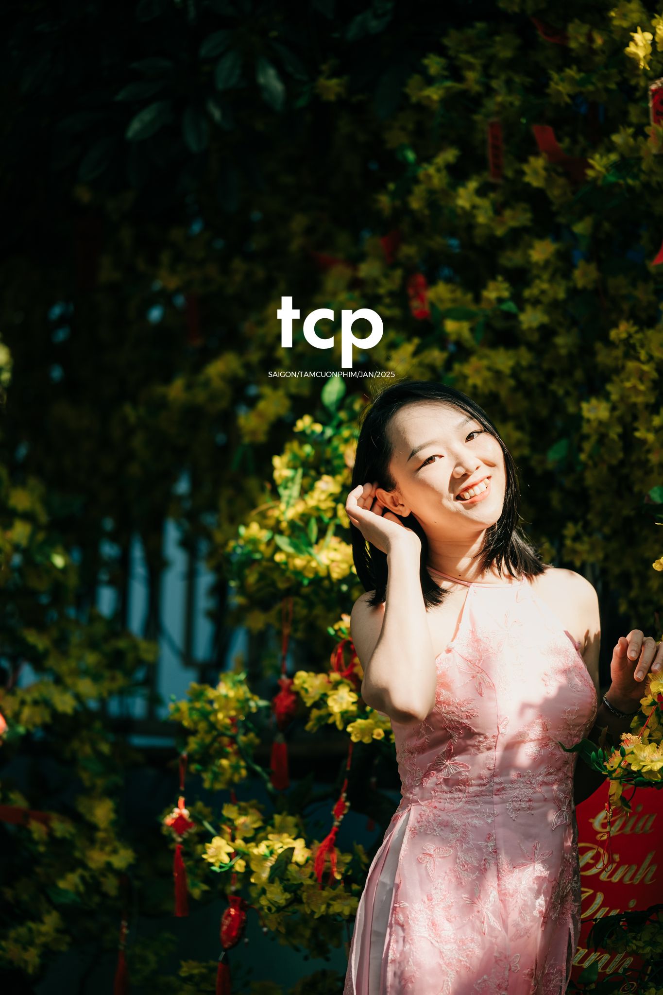 Tám Cuộn Phim - Đầu bạn luôn nghiêng sang bên phải