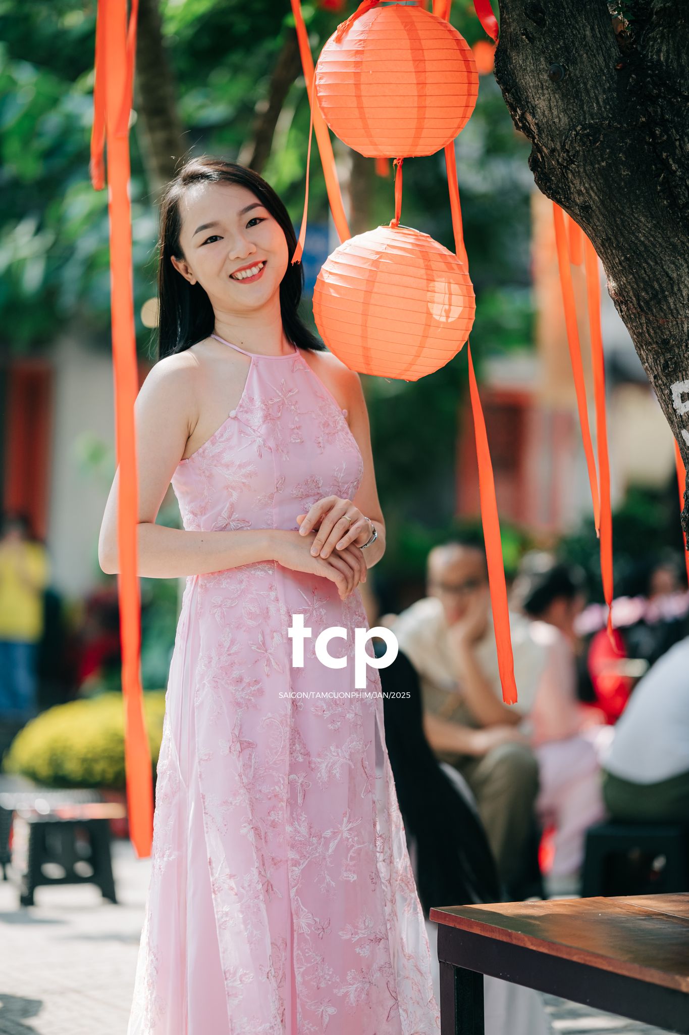 Tám Cuộn Phim - Đầu bạn luôn nghiêng sang bên phải