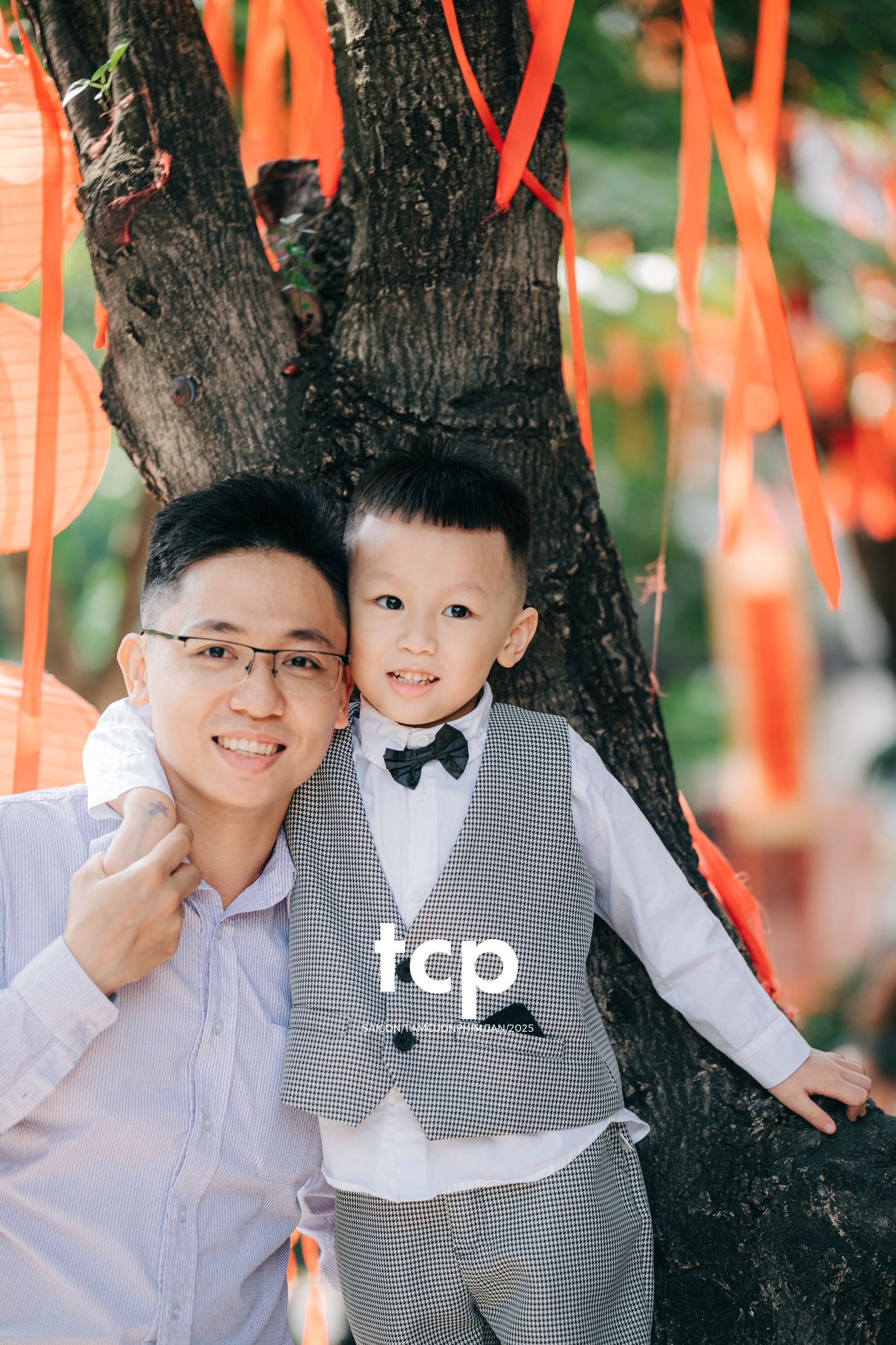 Tám Cuộn Phim - Đầu bạn luôn nghiêng sang bên phải