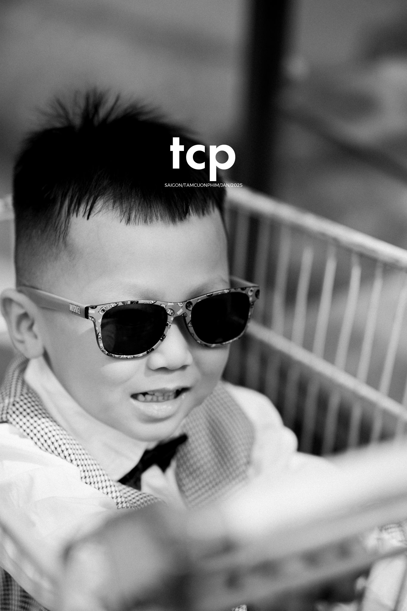 Tám Cuộn Phim - Đầu bạn luôn nghiêng sang bên phải