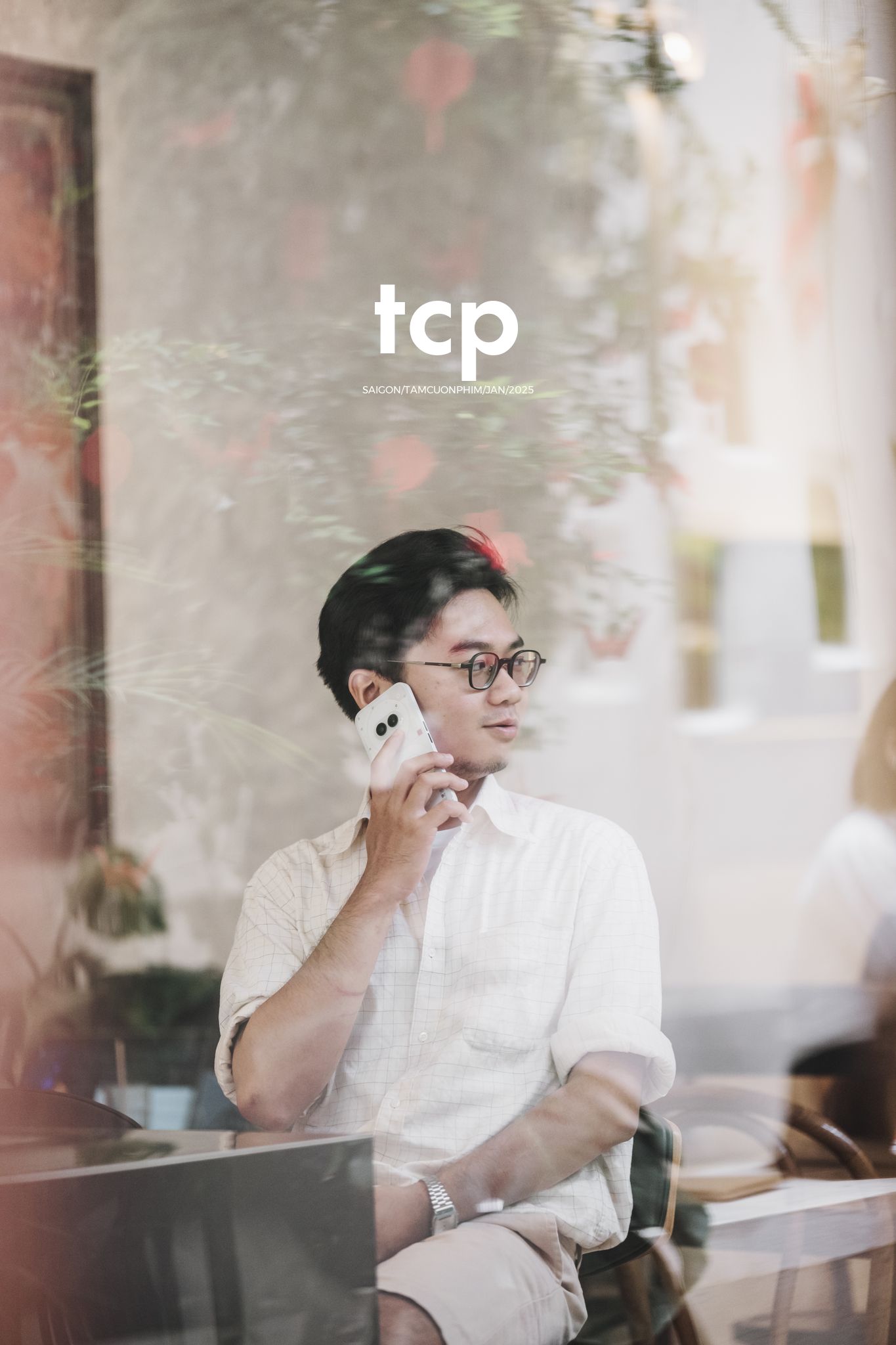 Tám Cuộn Phim - Hai mắt camera cứ chĩa ngược lại