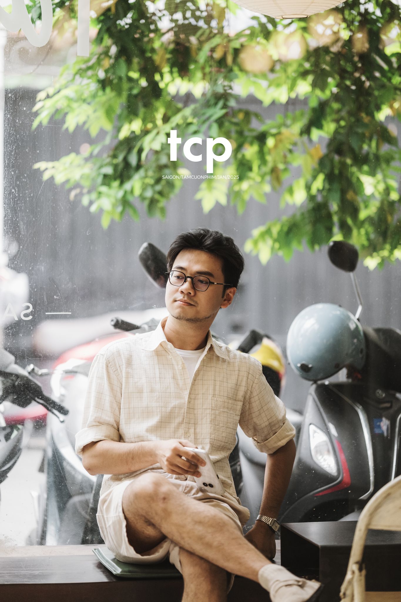 Tám Cuộn Phim - Hai mắt camera cứ chĩa ngược lại