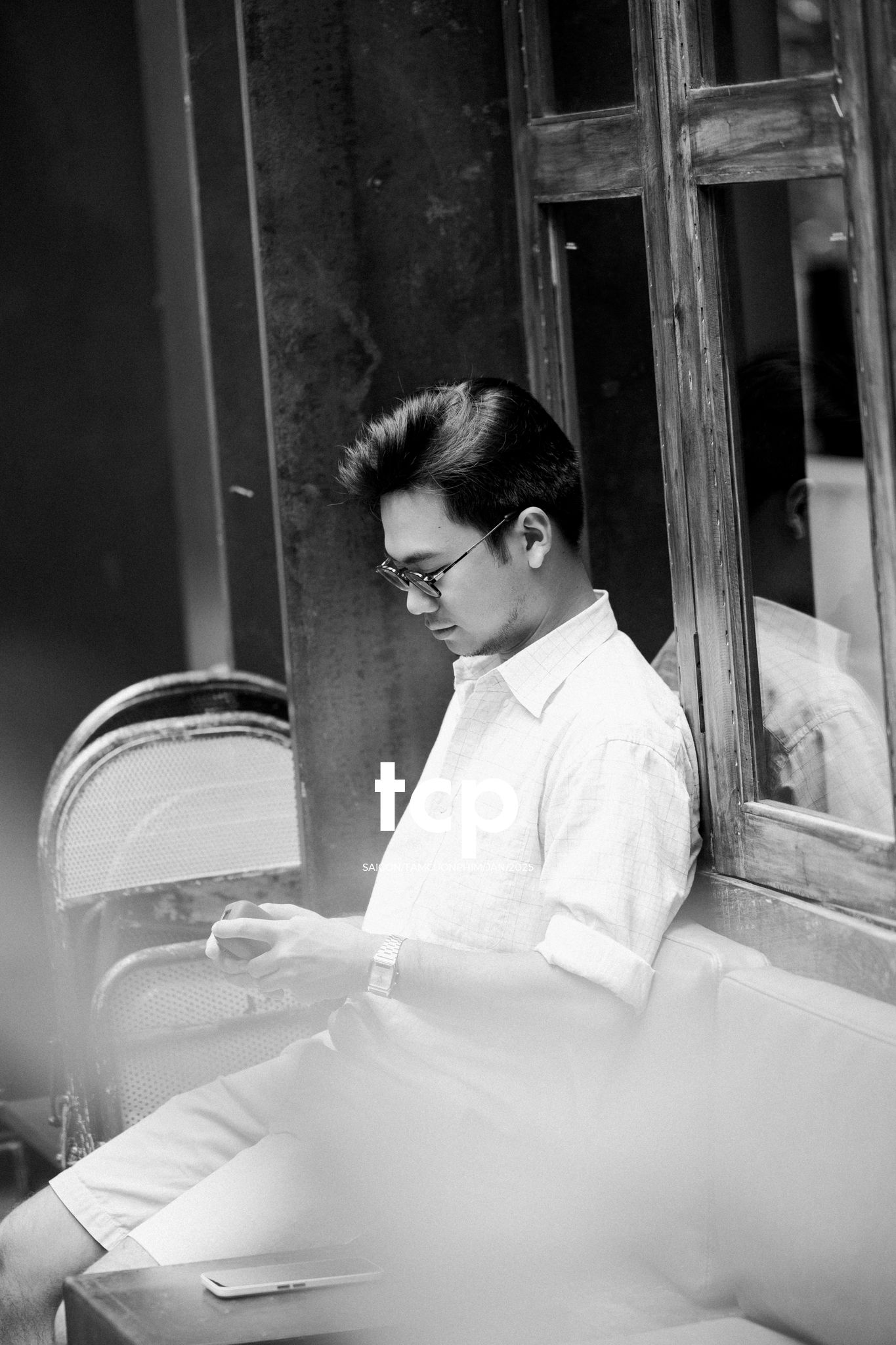 Tám Cuộn Phim - Hai mắt camera cứ chĩa ngược lại