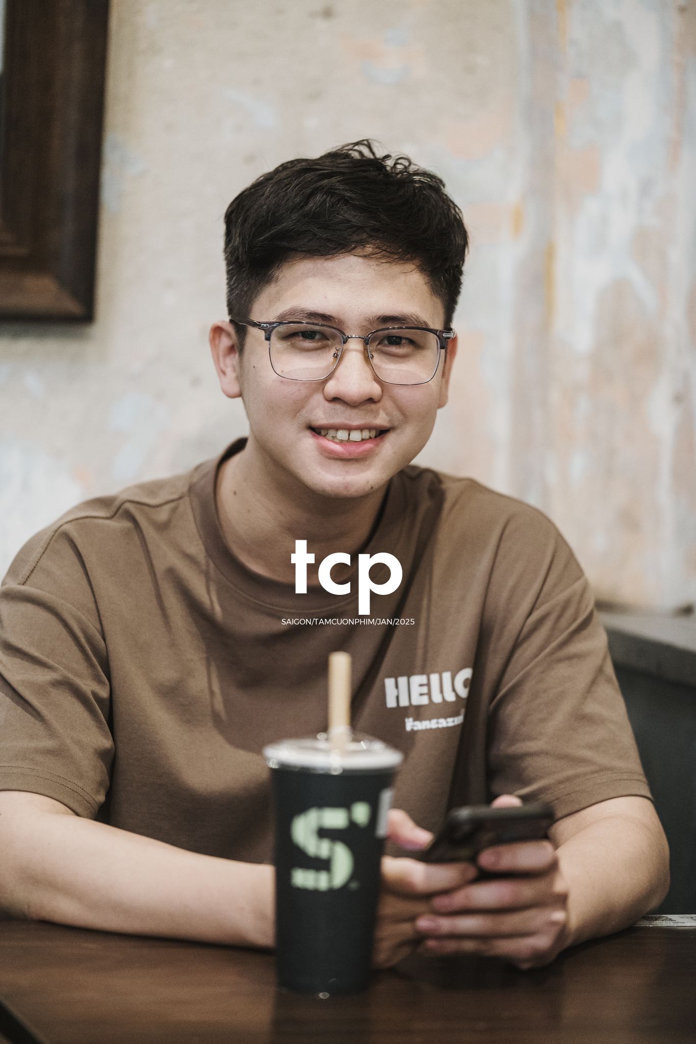 Tám Cuộn Phim - Lại khựng tay giữa chừng