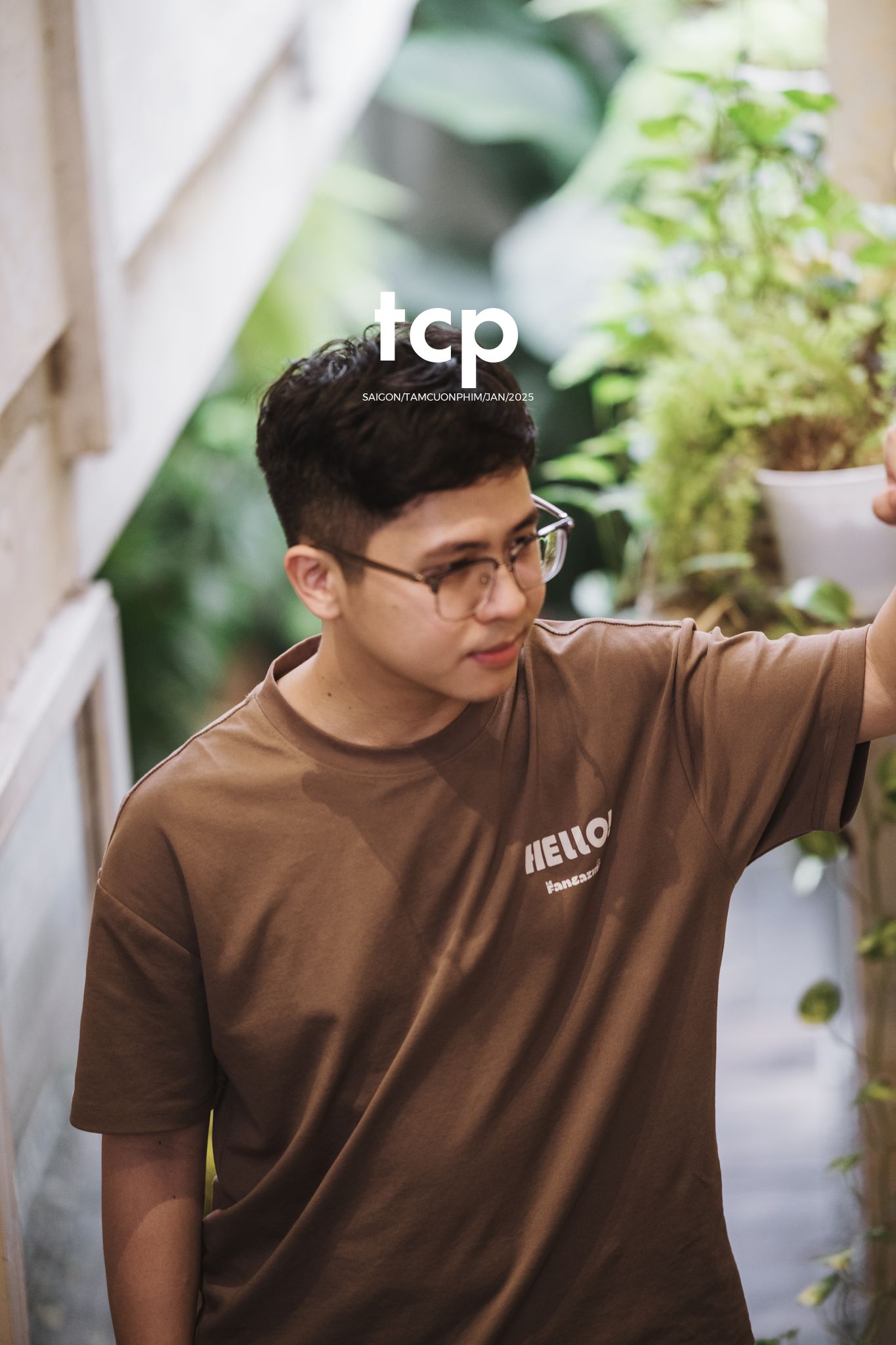 Tám Cuộn Phim - Lại khựng tay giữa chừng