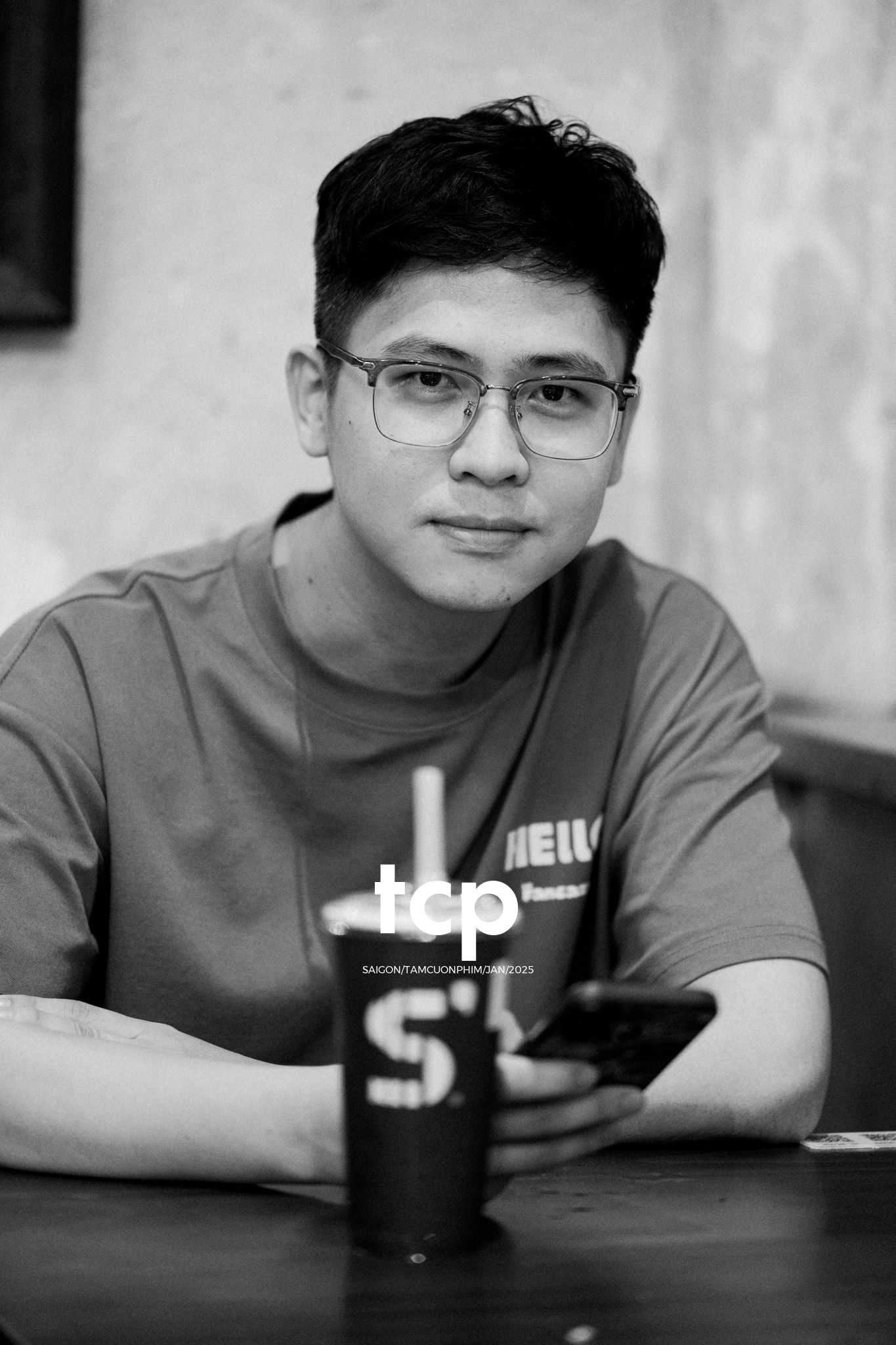 Tám Cuộn Phim - Lại khựng tay giữa chừng