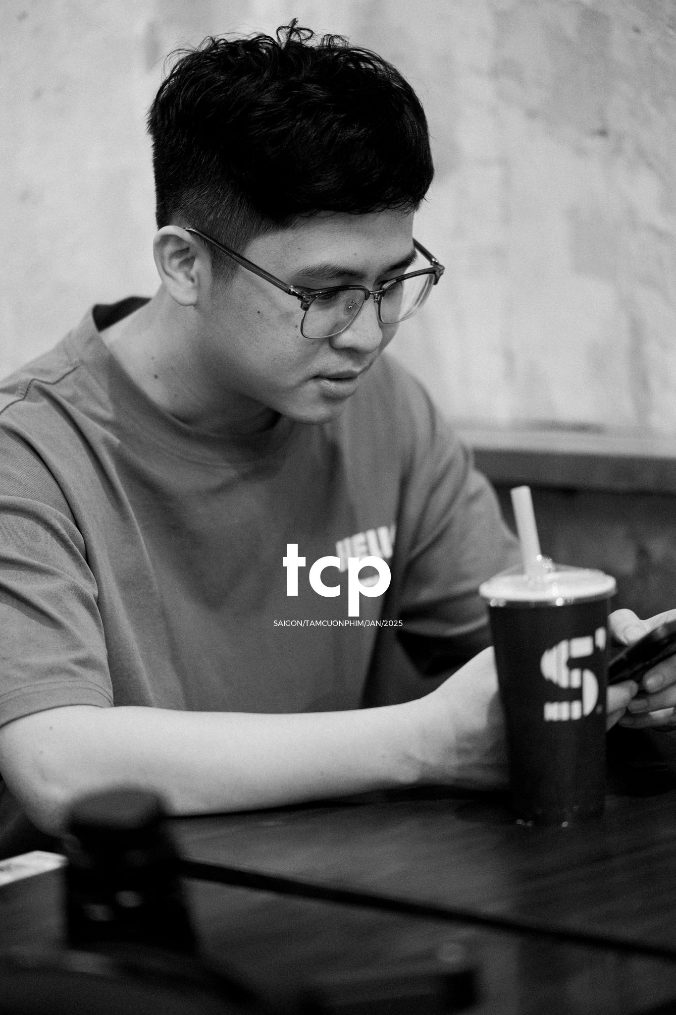Tám Cuộn Phim - Lại khựng tay giữa chừng