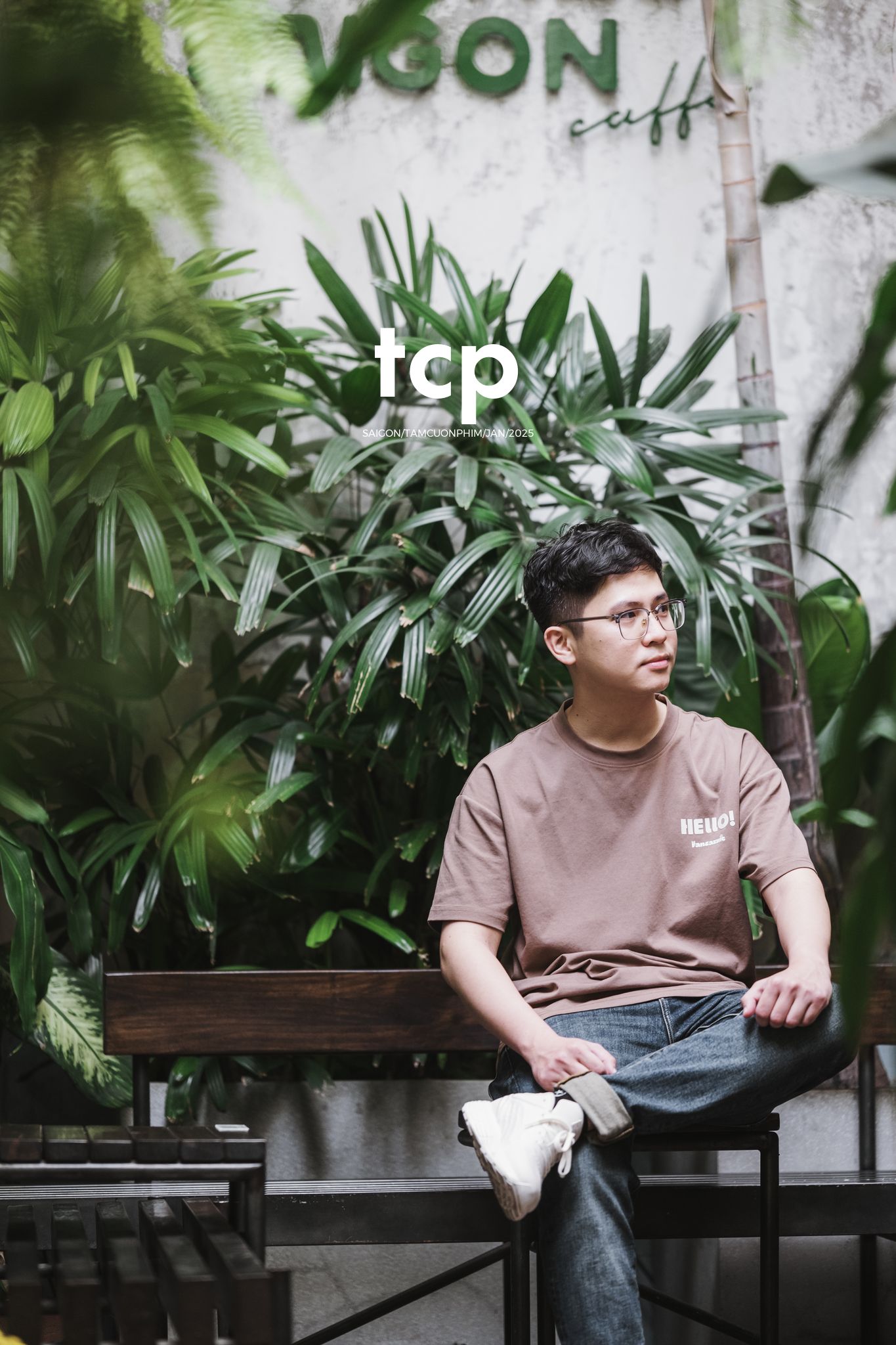 Tám Cuộn Phim - Lại khựng tay giữa chừng