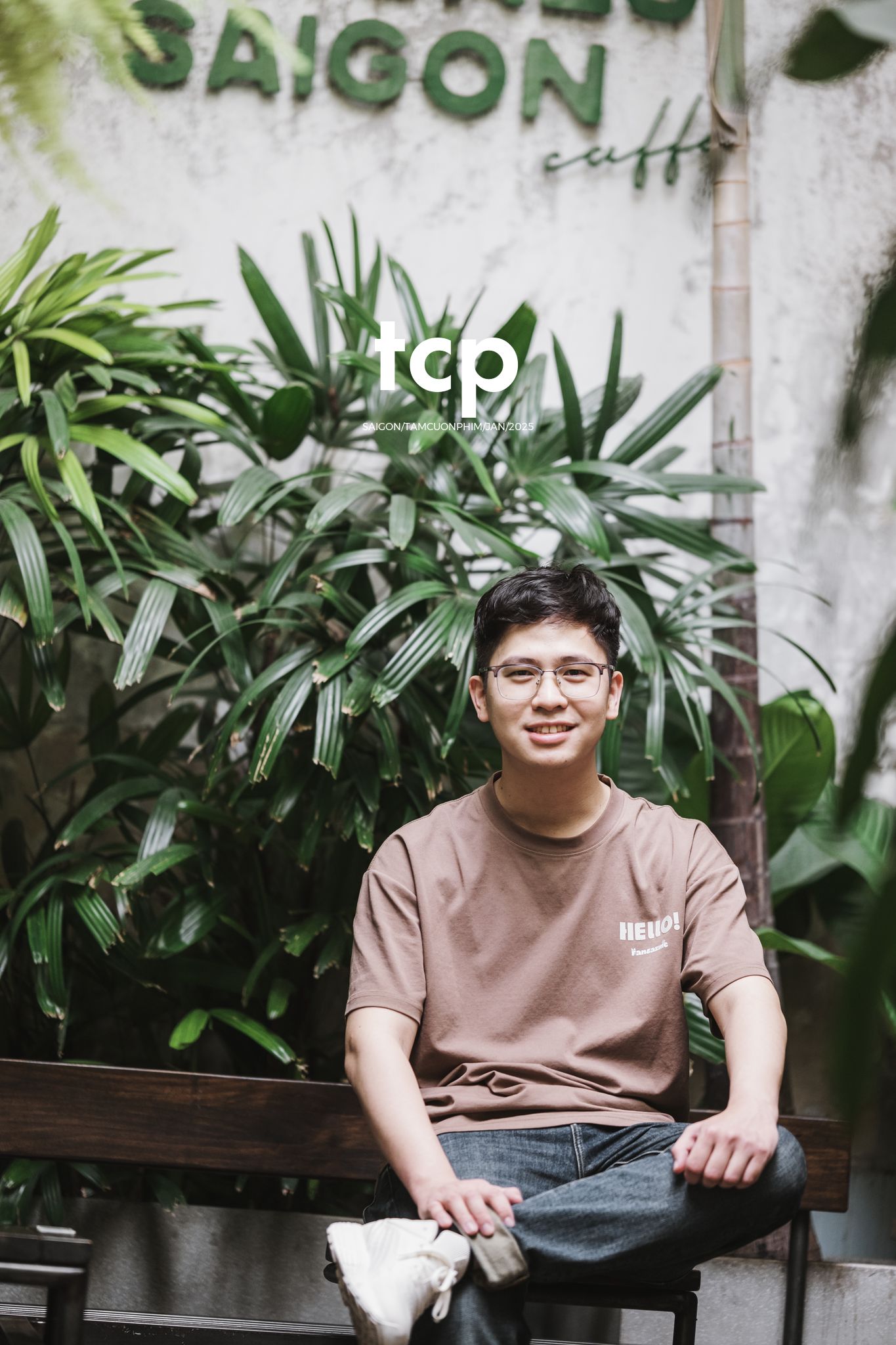 Tám Cuộn Phim - Lại khựng tay giữa chừng