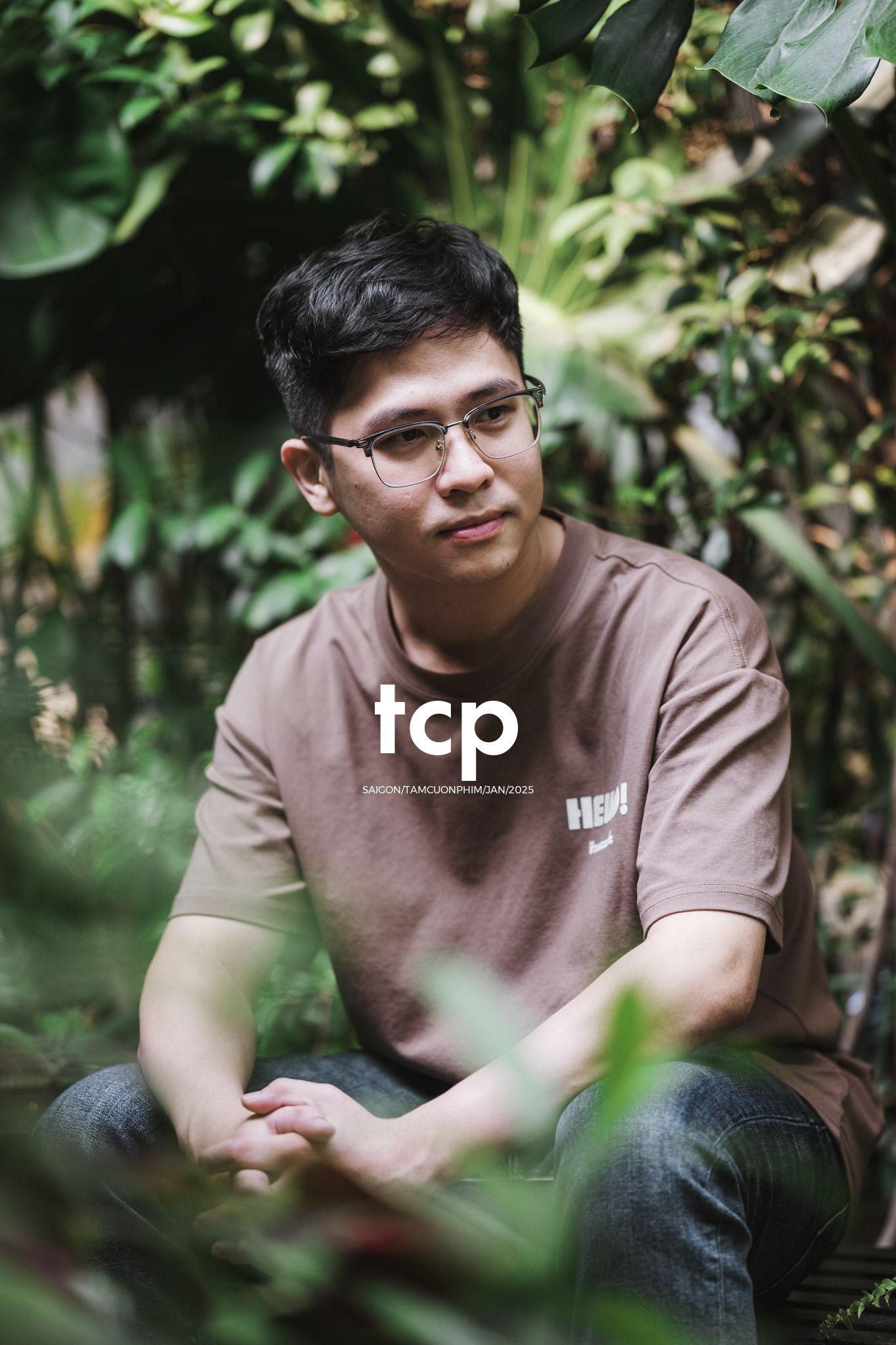 Tám Cuộn Phim - Lại khựng tay giữa chừng