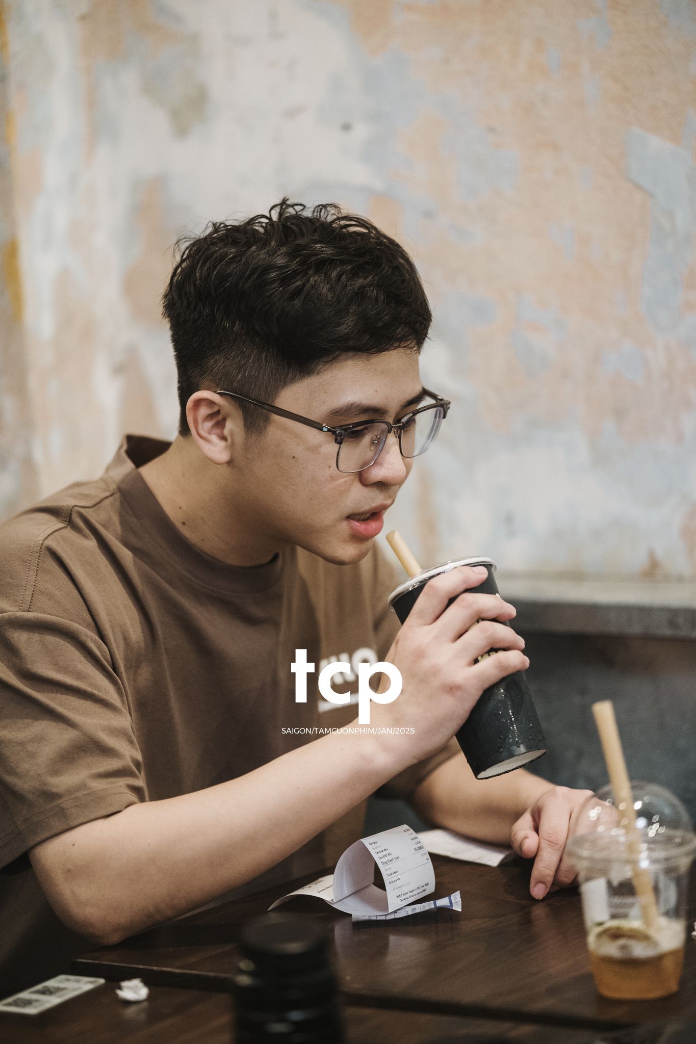 Tám Cuộn Phim - Lại khựng tay giữa chừng