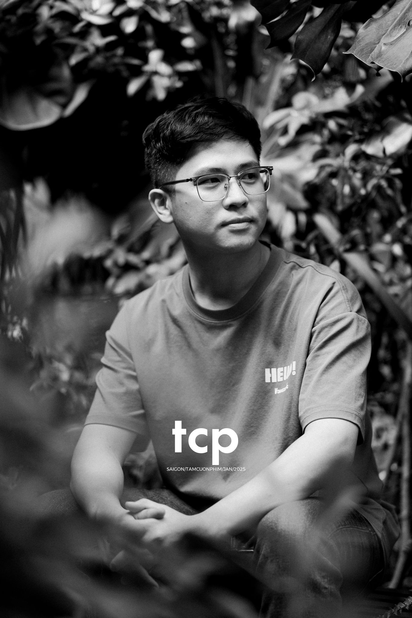 Tám Cuộn Phim - Lại khựng tay giữa chừng