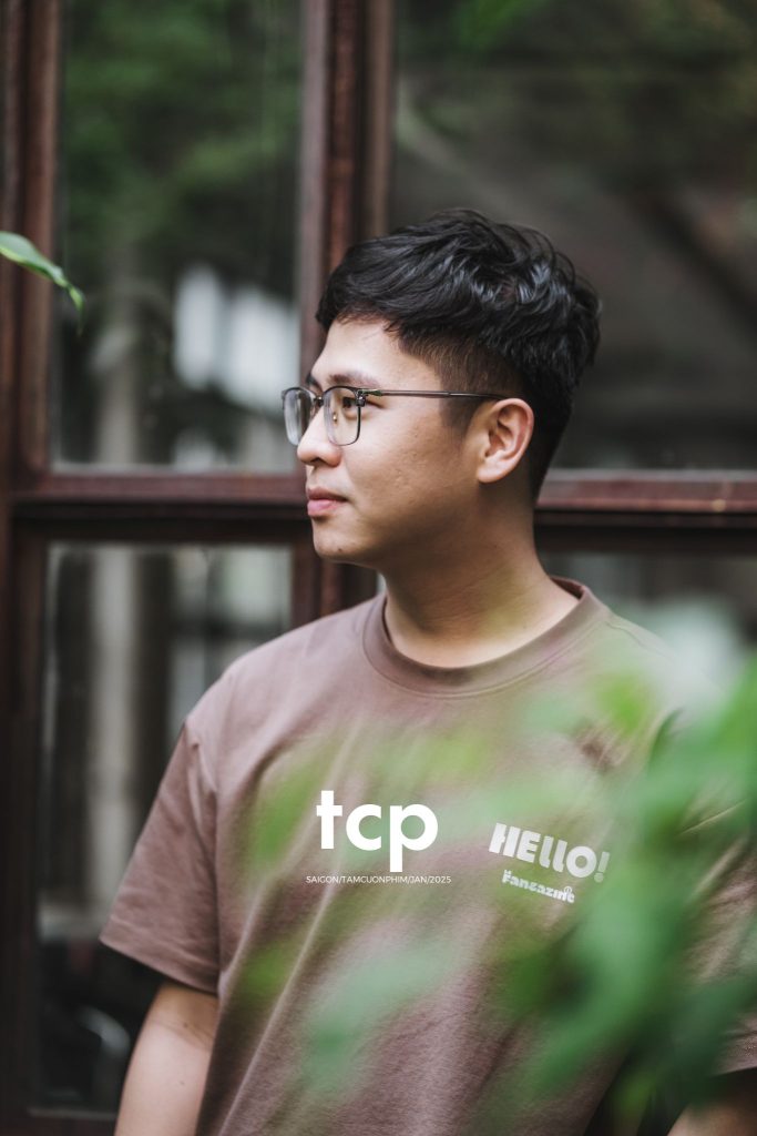 Tám Cuộn Phim - Lại khựng tay giữa chừng