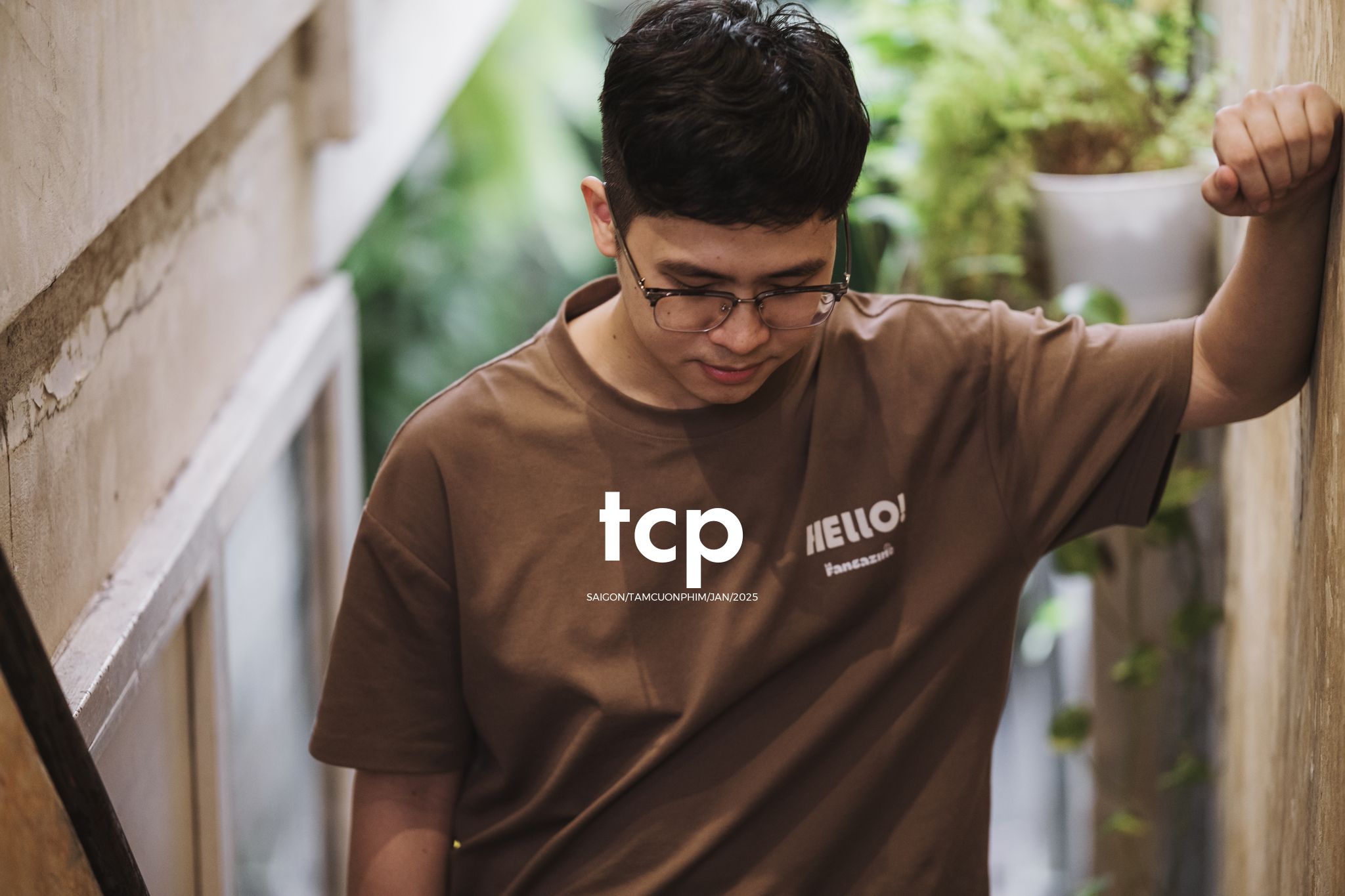 Tám Cuộn Phim - Lại khựng tay giữa chừng